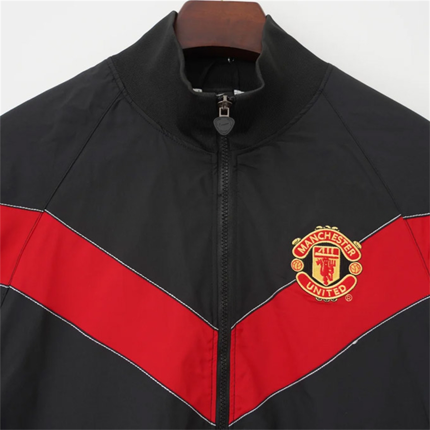 Retro Manchester United 2006-07 Windbreaker Jacket - Black Red - UnitedFutballJersey