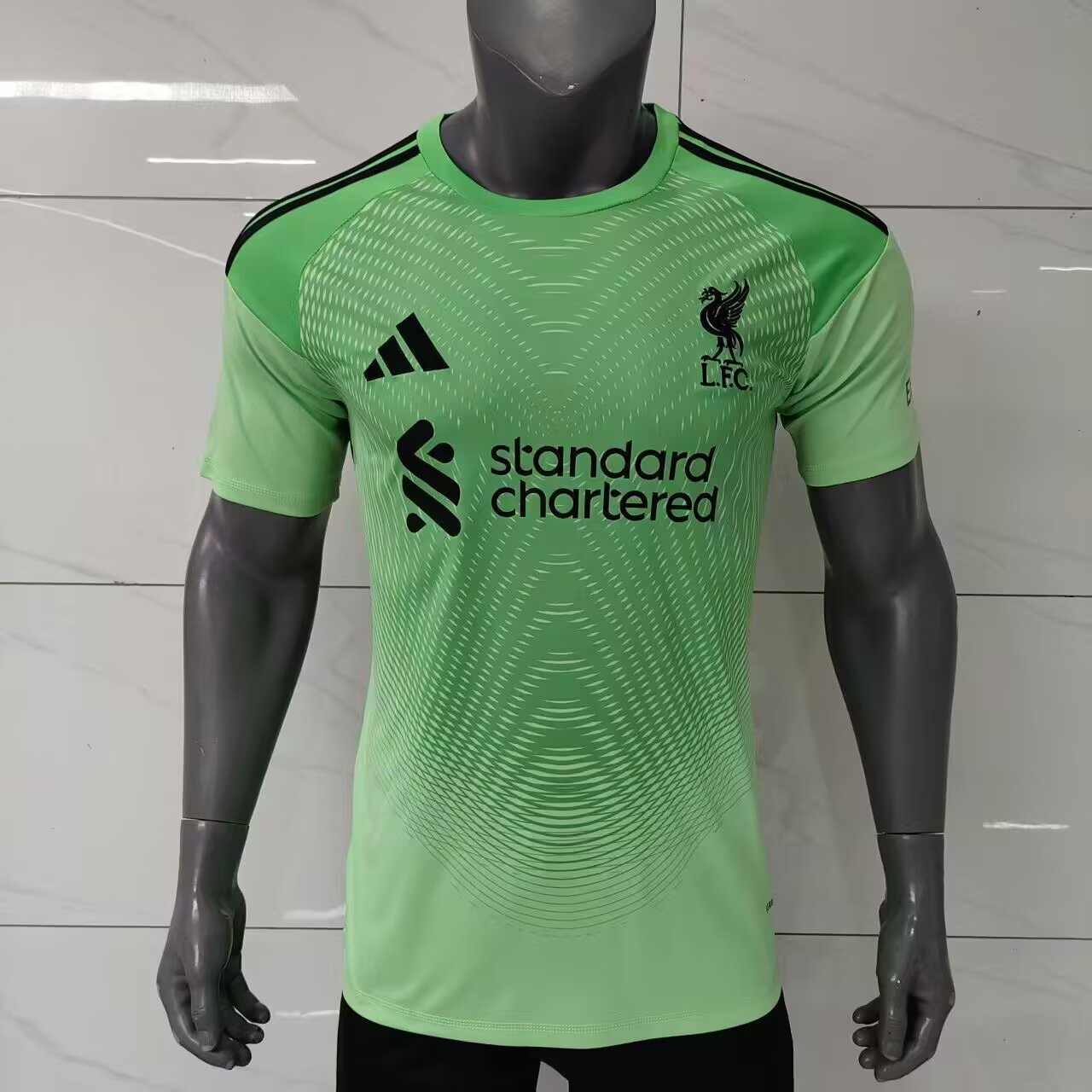 2025/2026 Player Version Liverpool Goalkeeper Green Football Jersey 1:1 Thai quality