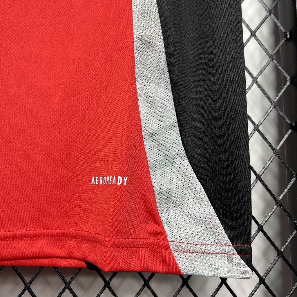 2024/2025 Manchester United Red Pre-match training Jersey 1:1 Thai Quality