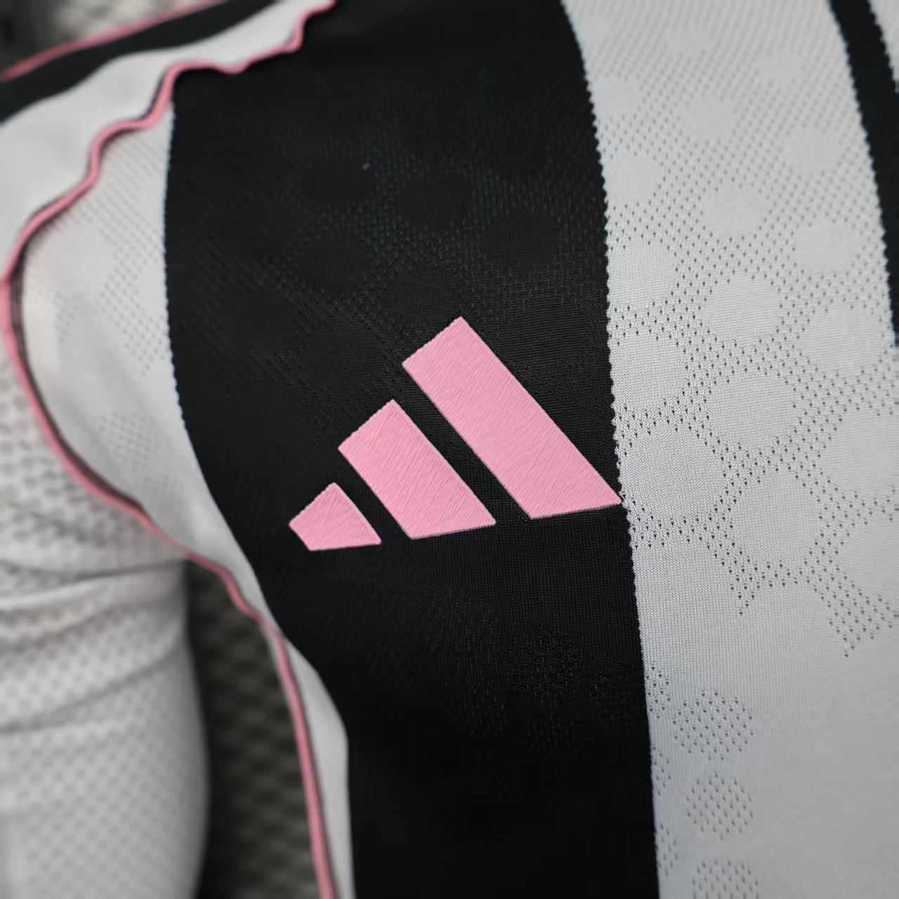 2025/2026 Long Sleeve Player Version Juventus Home Football Shirt 1:1 Thai Quality