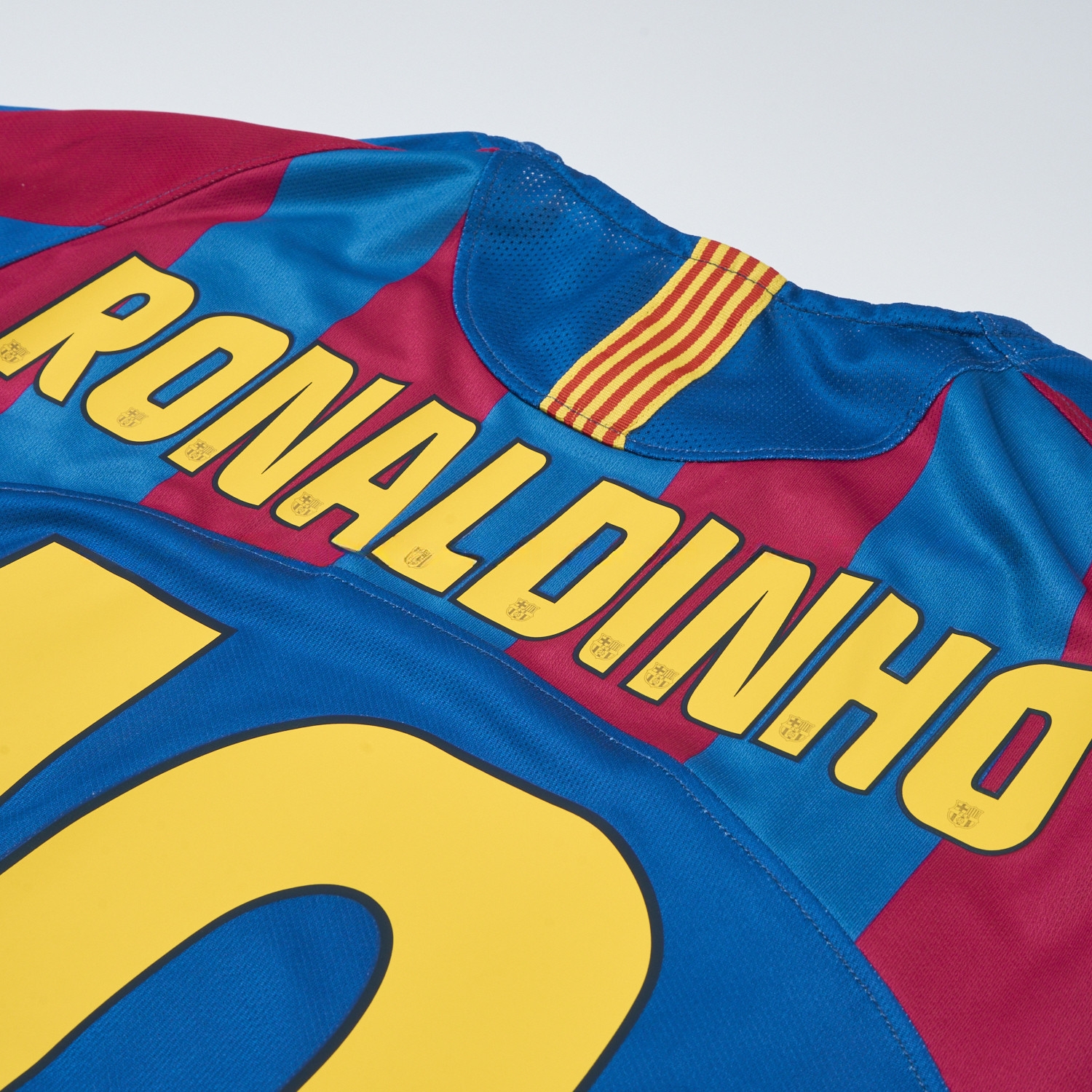 Retro Barcelona 05-06 Home Jersey - UnitedFutballJersey