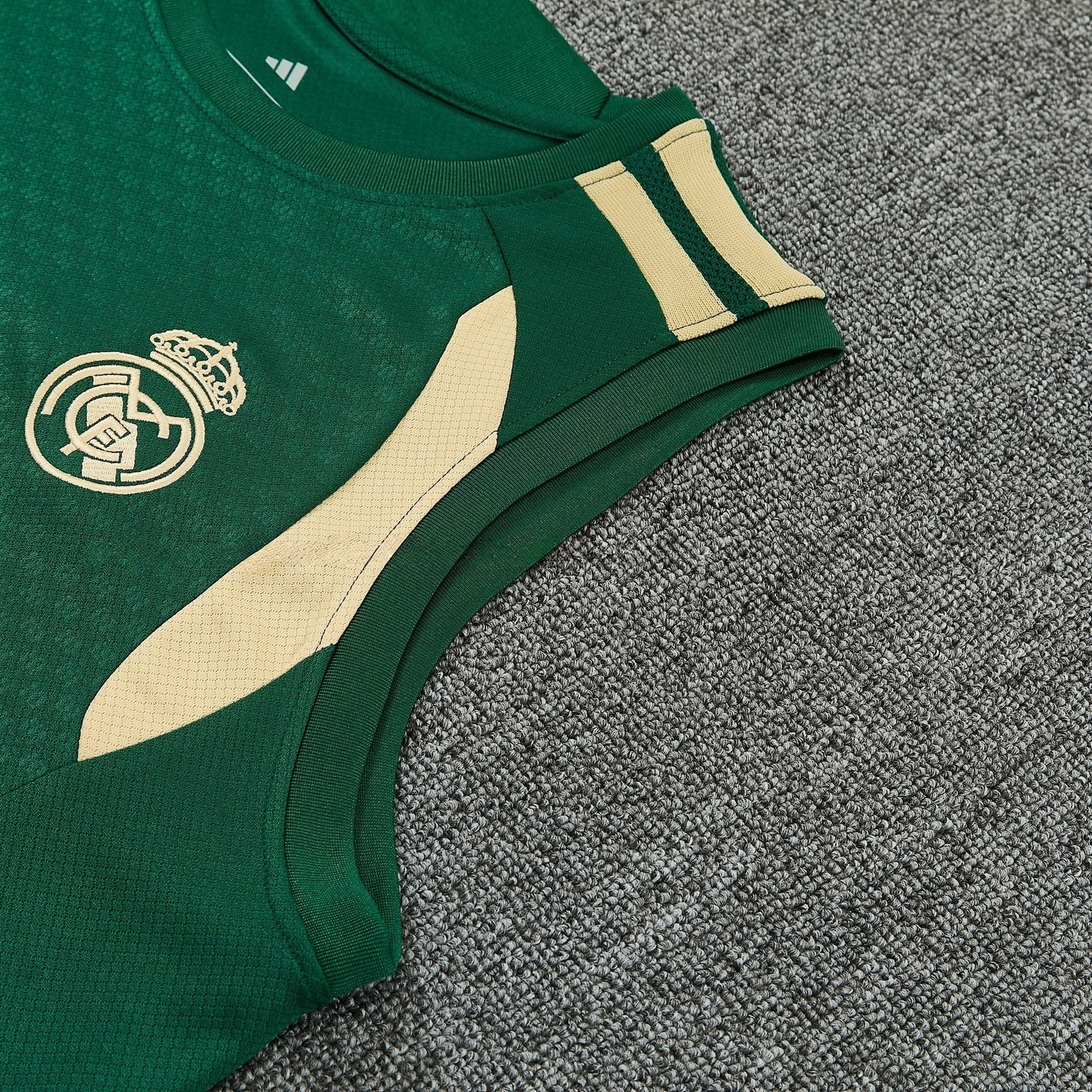 Real Madrid 26-27 Vest Training Set - Green Vest and Shorts - UnitedFutballJersey