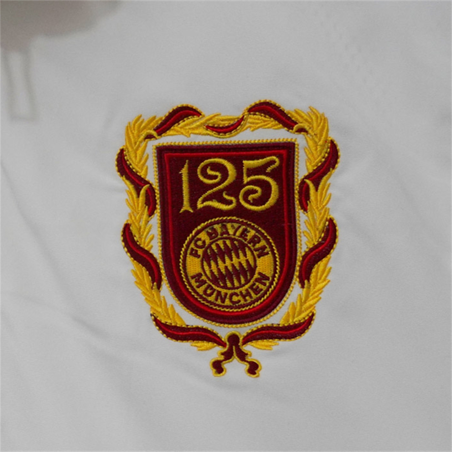 Retro Bayern Munich 24-25 125th Anniversary Windbreaker Jacket - White Red Sripe - UnitedFutballJersey