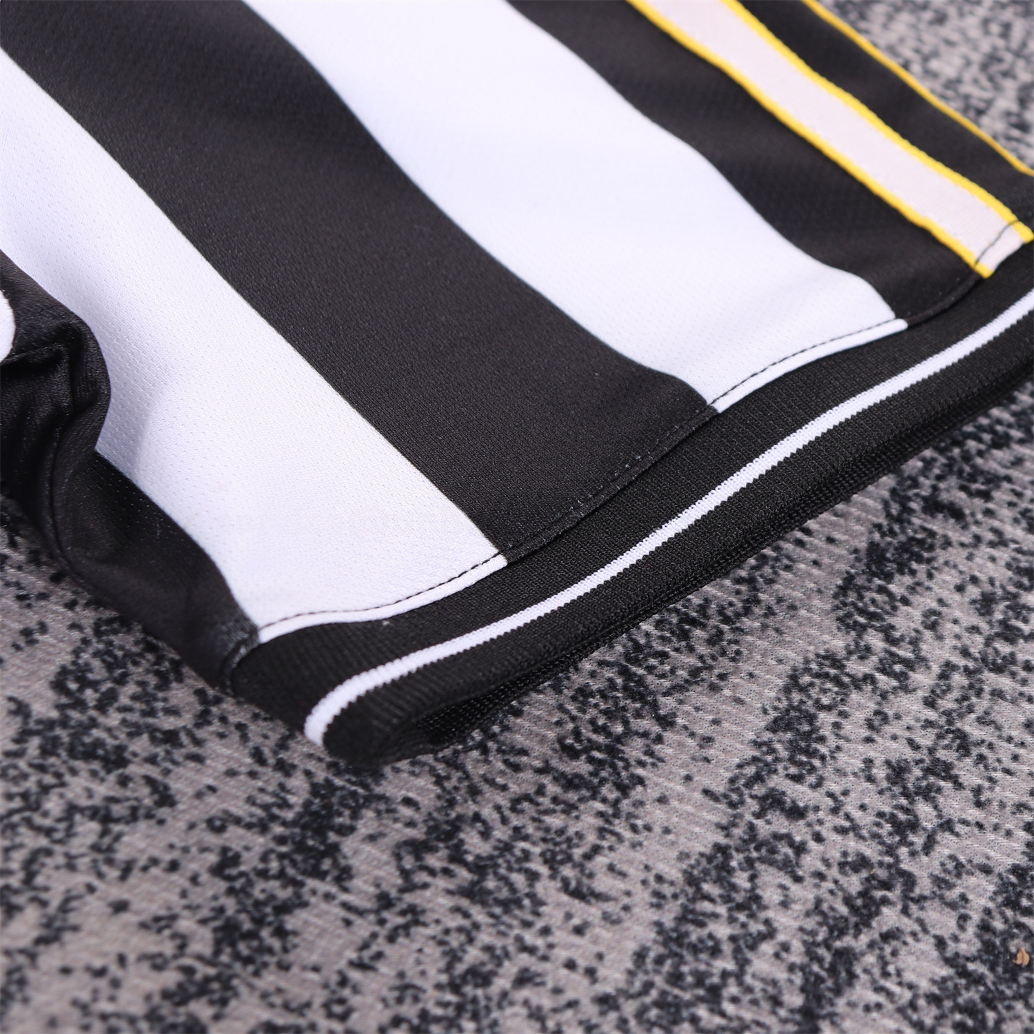 Retro Newcastle United 1997-99 Home Kids Kit - UnitedFutballJersey