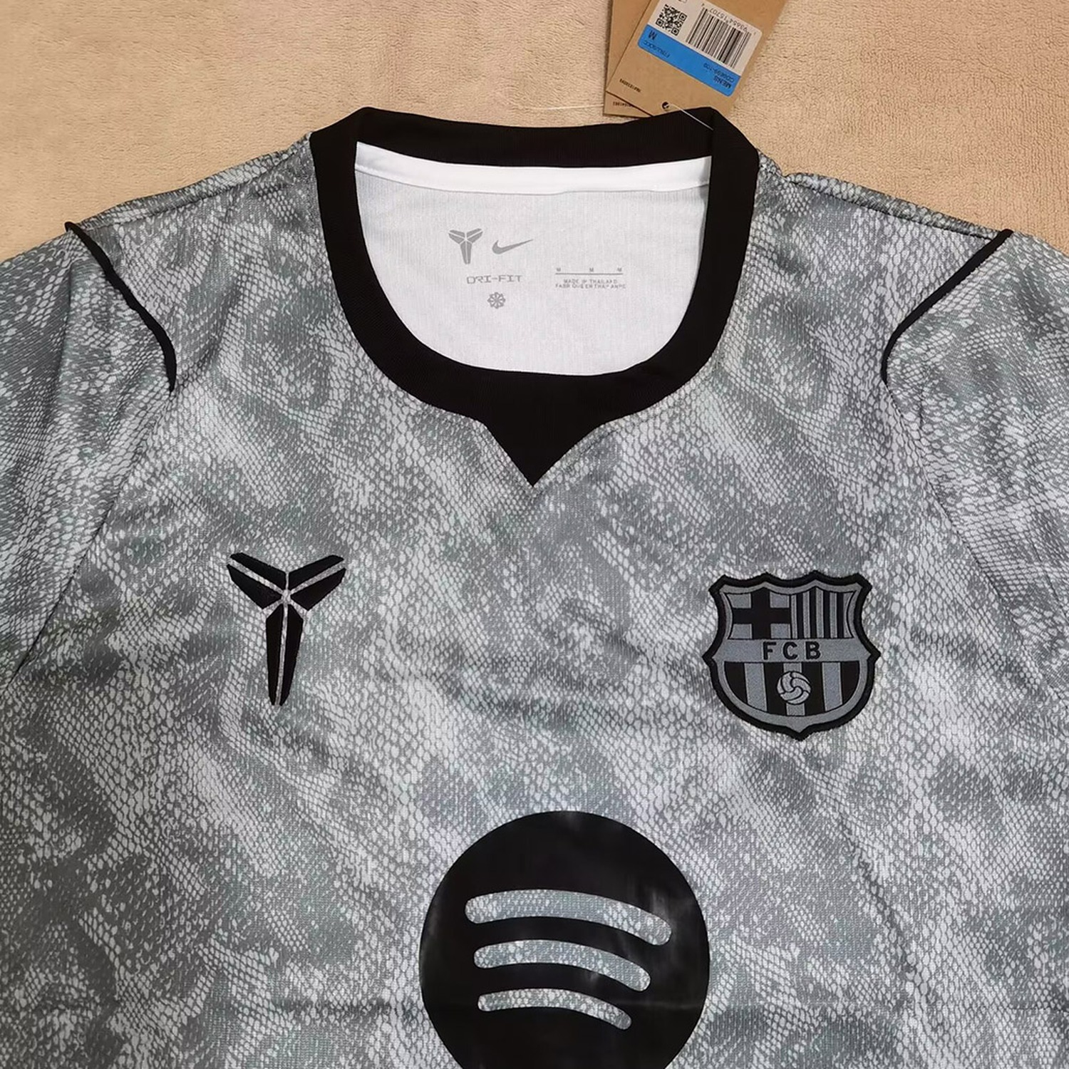 Barcelona 26-27 Goalkeeper Grey Jersey - Fans Version - UnitedFutballJersey