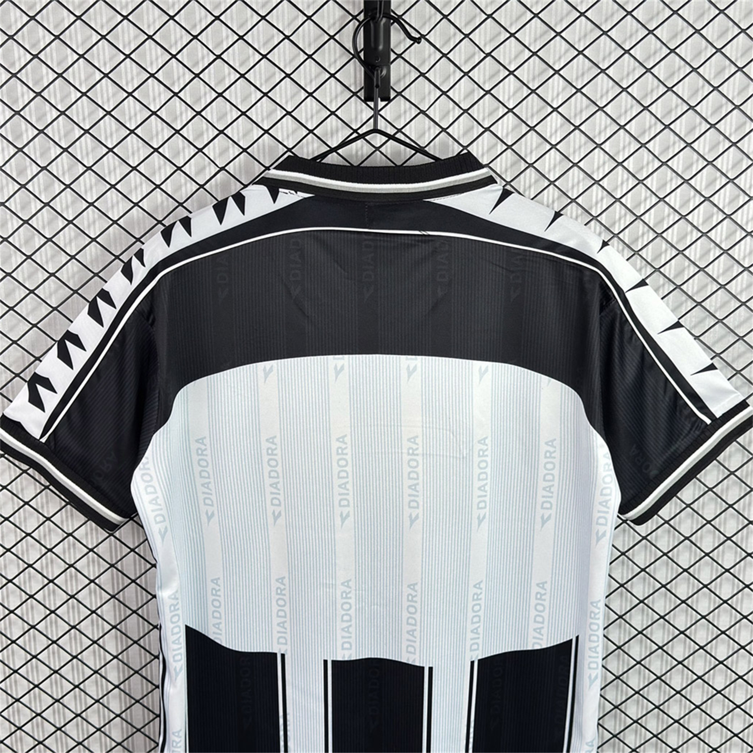 Retro Udinese 1999-00 Home Jersey - UnitedFutballJersey