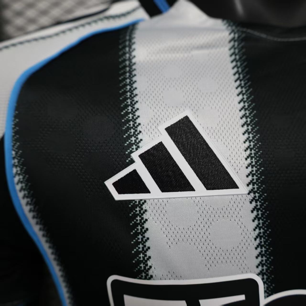 2025/2026 Player Version Newcastle United Home Football Jersey 1:1 Thai Quality