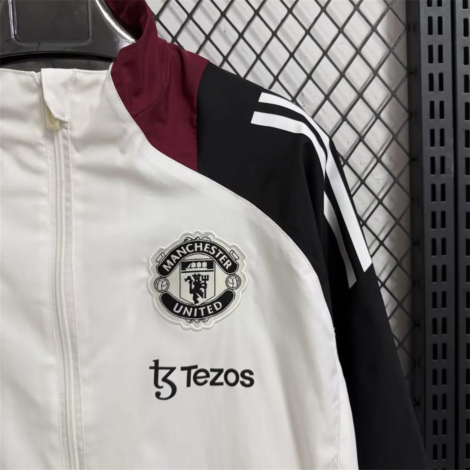 Manchester United 25-26 Training Windbreaker Jacket - White With Black - UnitedFutballJersey