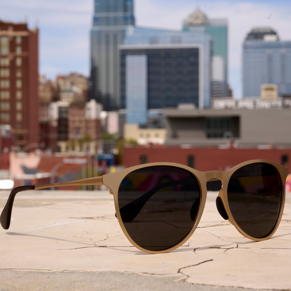Metal Allure – Gold Polarized