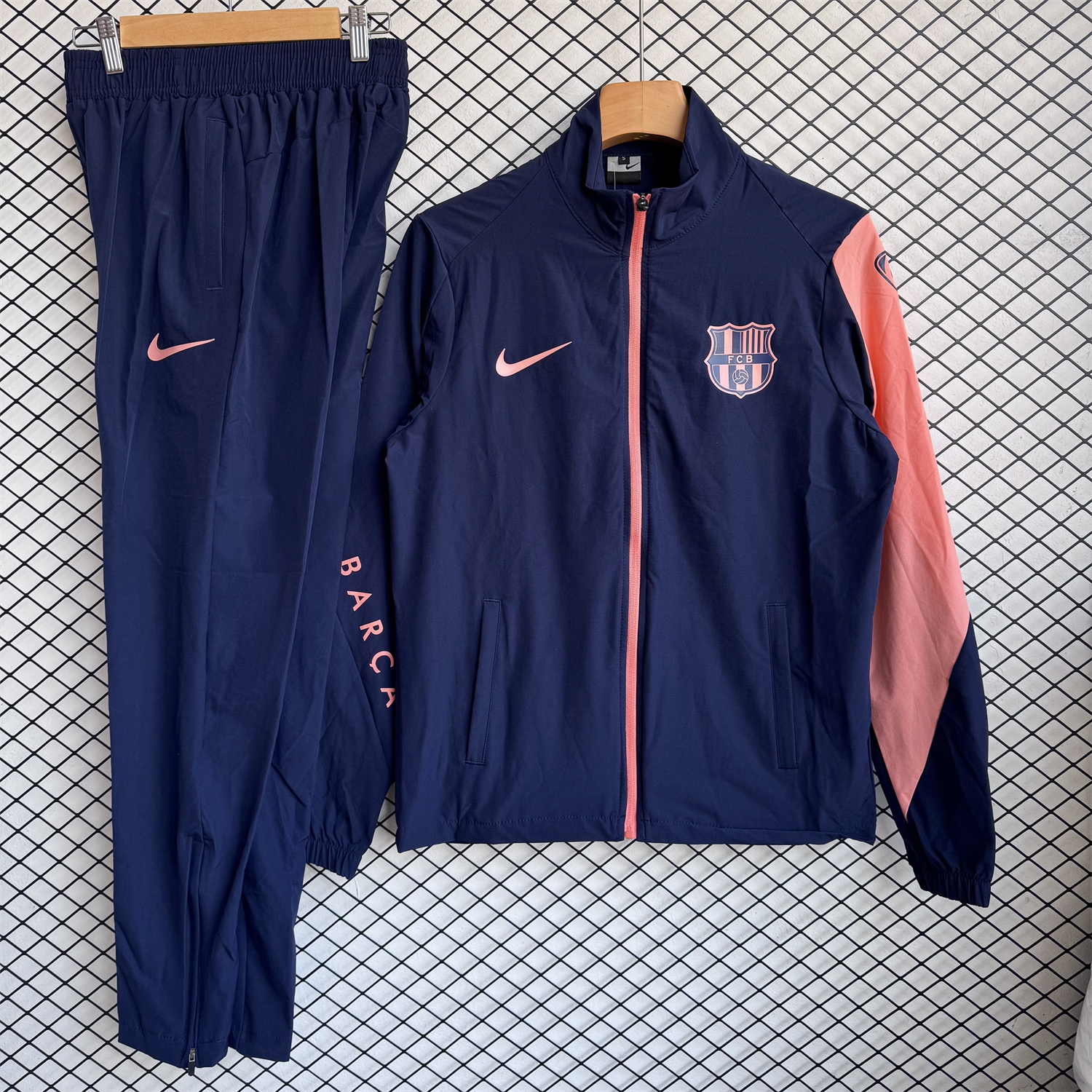 Barcelona 25-26 Windbreaker Training Set - Blue With Pink Black Top and Pants - UnitedFutballJersey