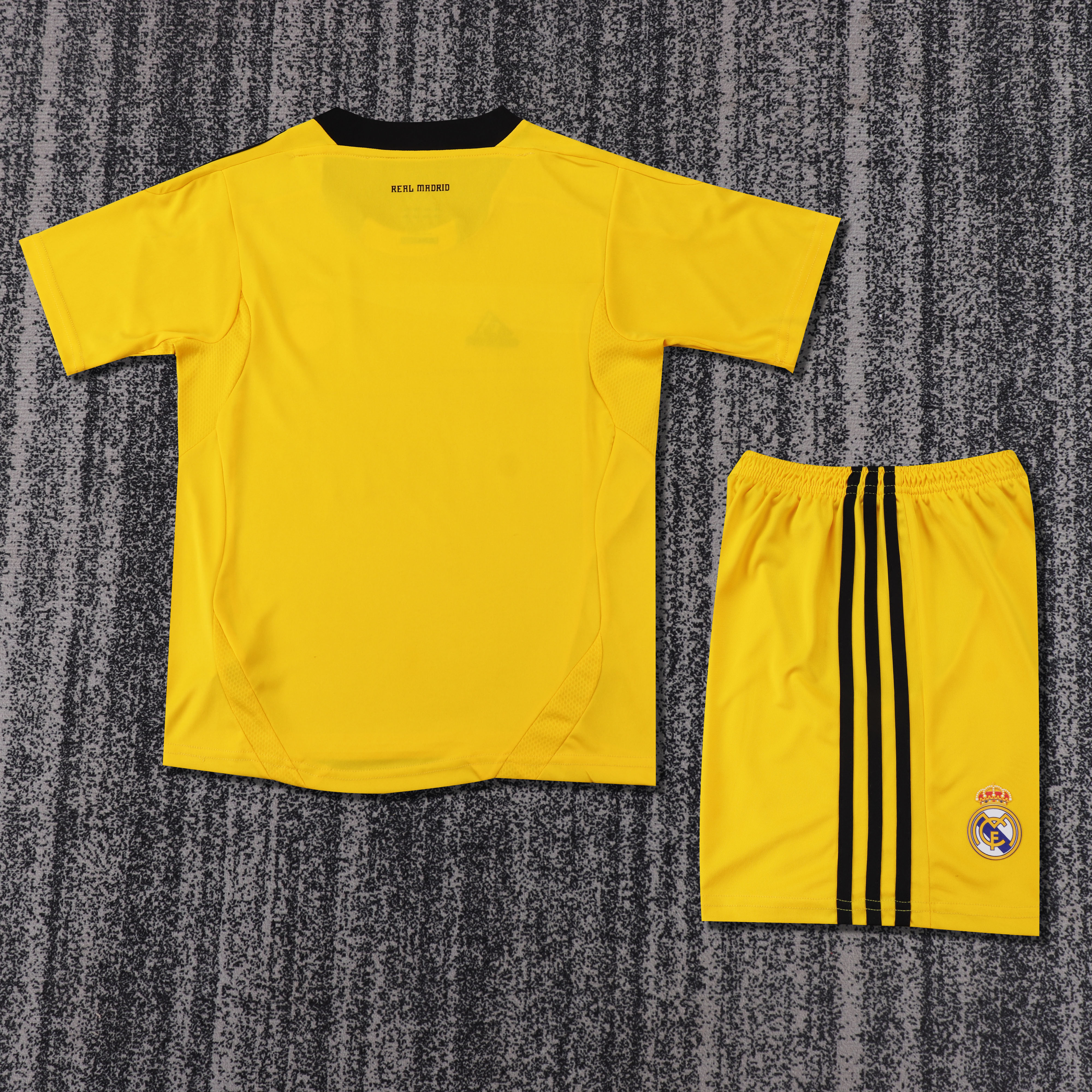2011-2012 Retro Real Madrid Goalkeeper Football Shirt 1:1 Thai Quality Kids Size