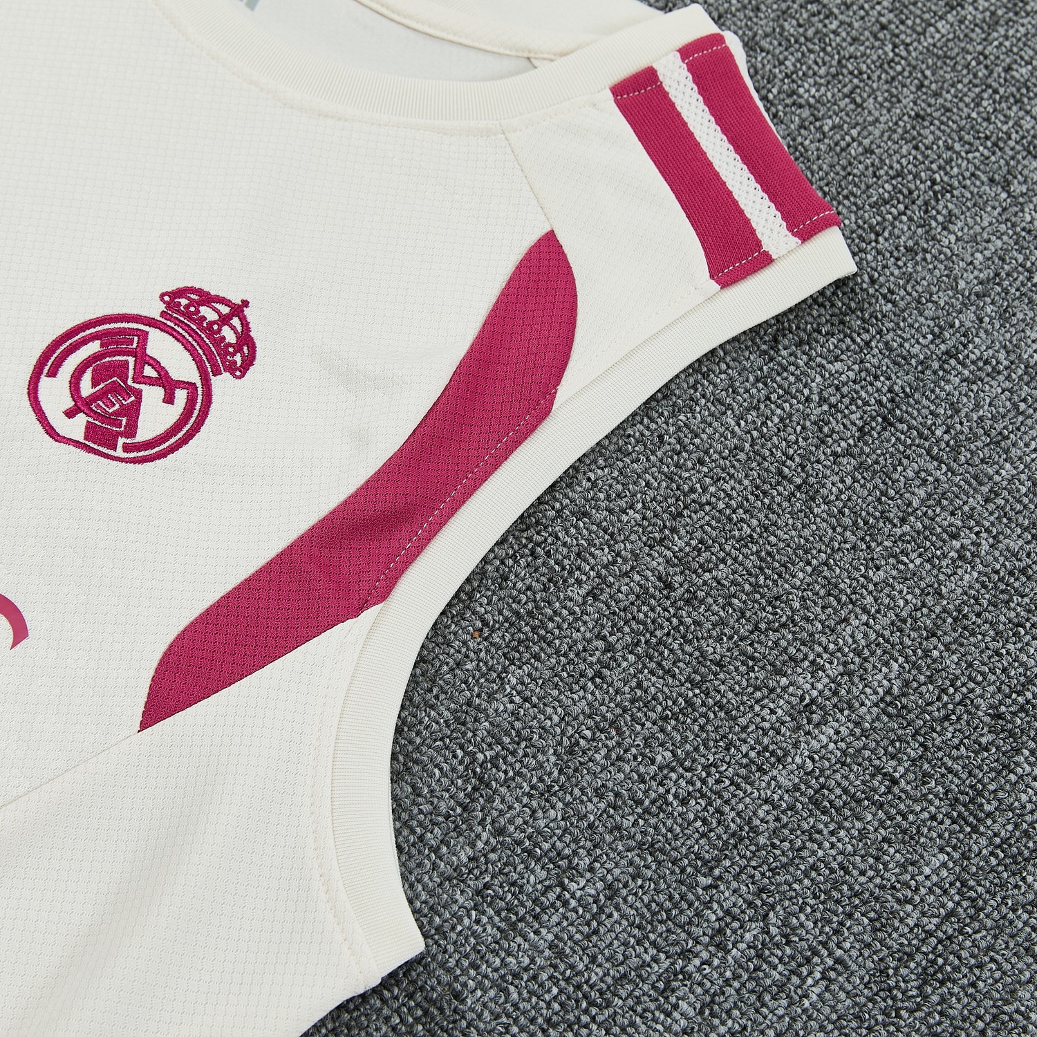 Real Madrid 26-27 Vest Training Set - Cream Vest and Rose Red Shorts - UnitedFutballJersey
