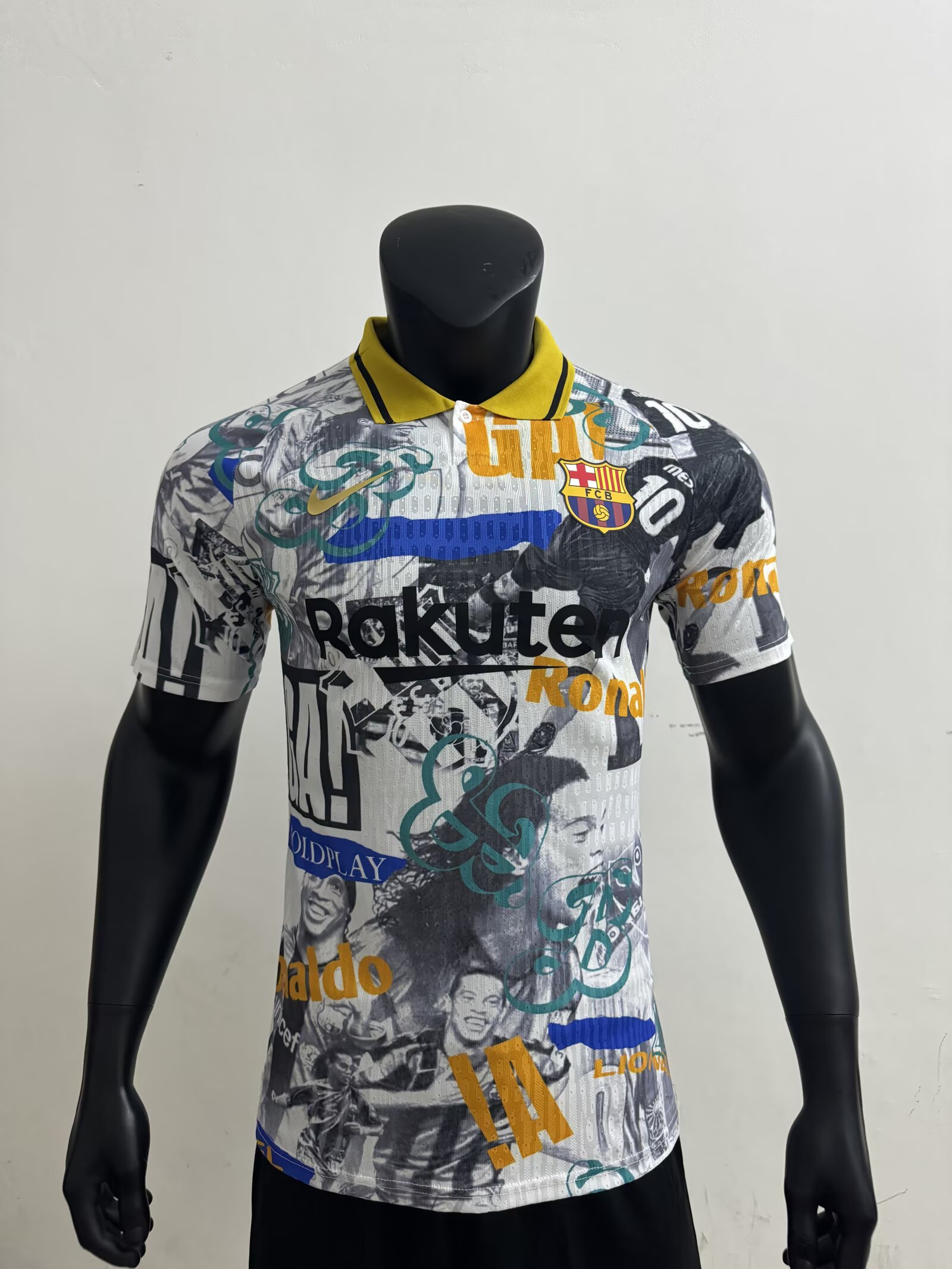 2025/2026 Player Version Barcelona Ronaldinho Co-branded version Football Jersey 1:1 Thai quality