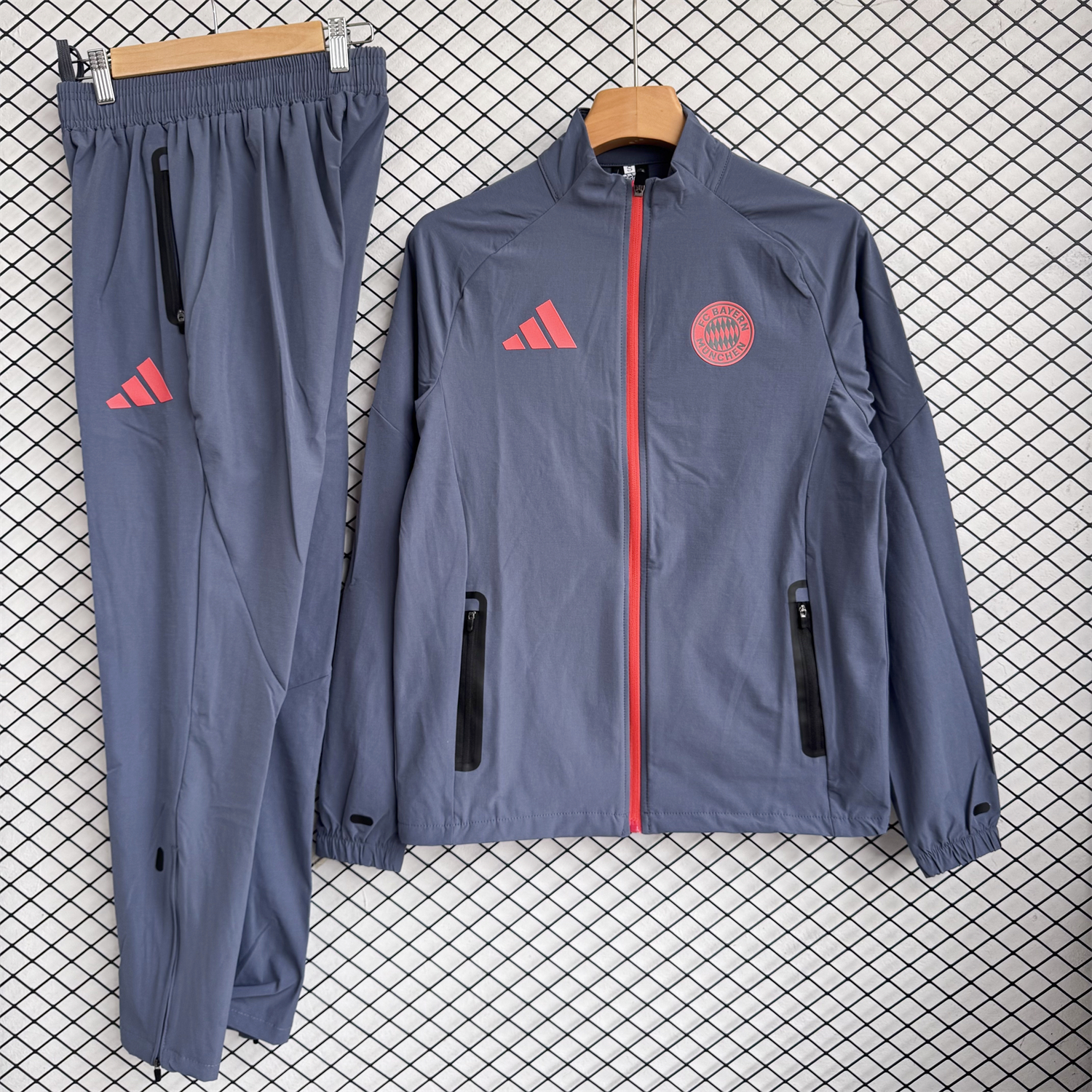 Bayern Munich 25-26 Windbreaker Training Set - Grey Top and Pants - UnitedFutballJersey