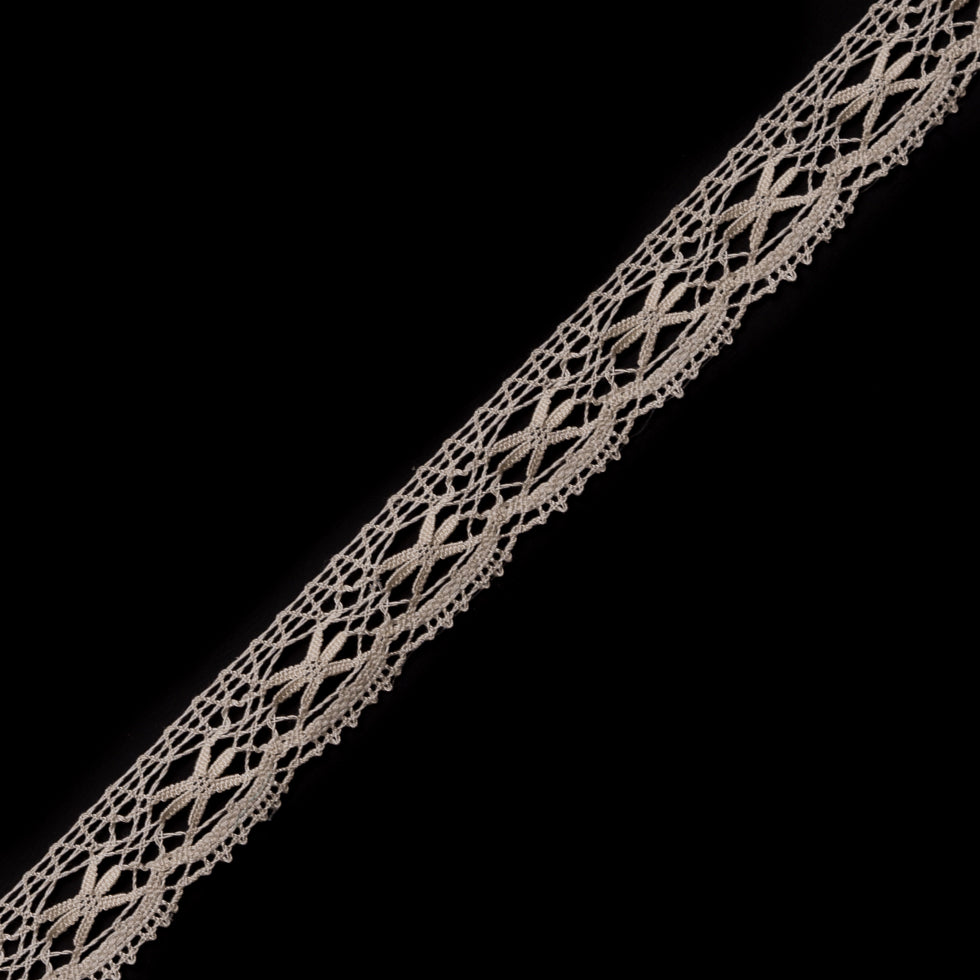 Ivory Crochet Trim with Scalloped Edges - 0.75