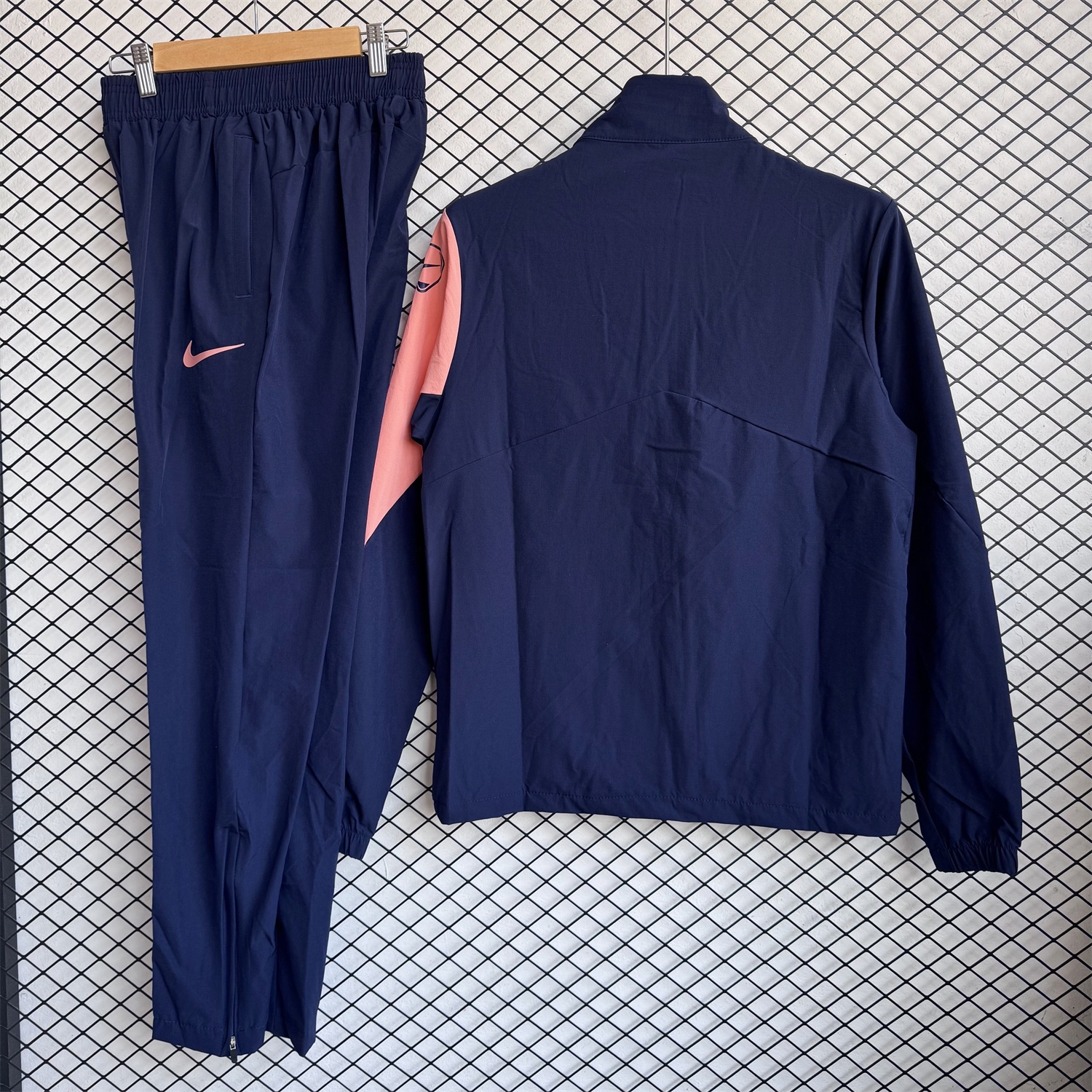 Barcelona 25-26 Windbreaker Training Set - Blue With Pink Black Top and Pants - UnitedFutballJersey