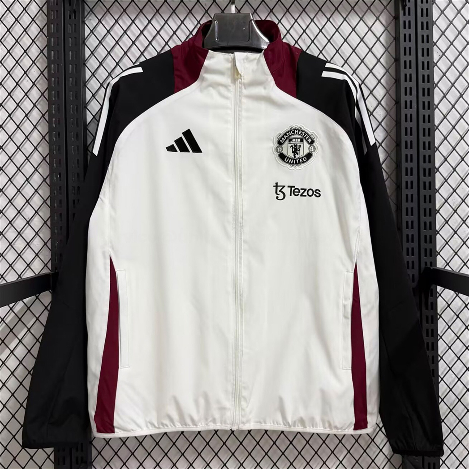 Manchester United 25-26 Training Windbreaker Jacket - White With Black - UnitedFutballJersey