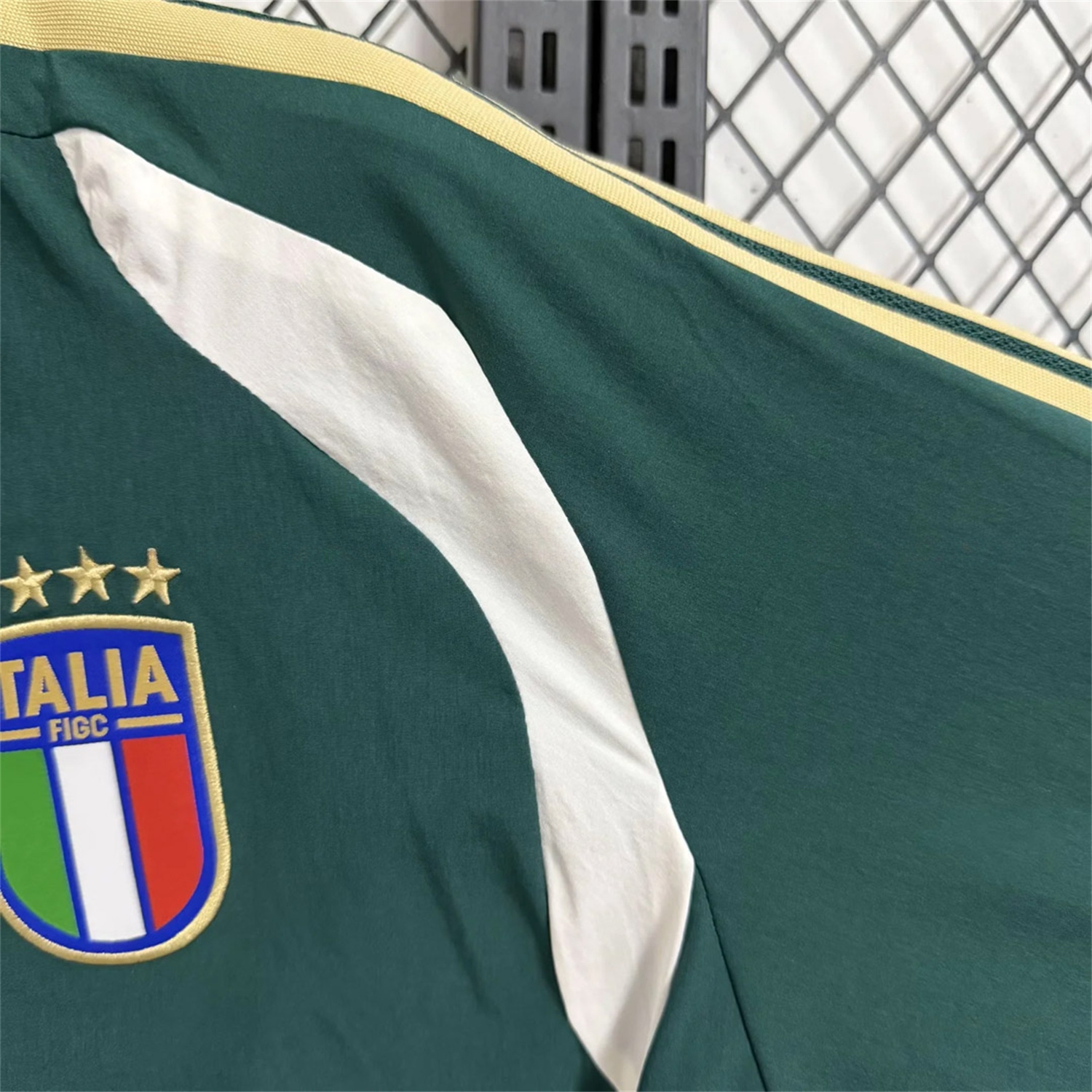 Italy 2026 Retro Style Windbreaker Jacket - Dark Green With White Sleeves - UnitedFutballJersey