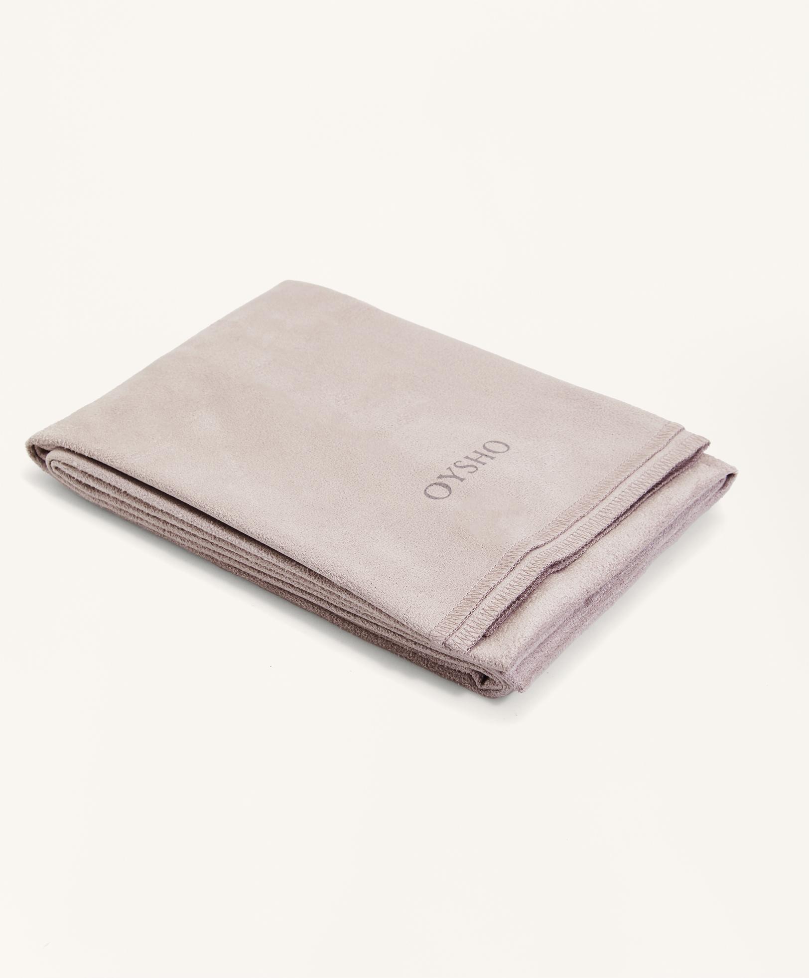 Adjustable mat towel