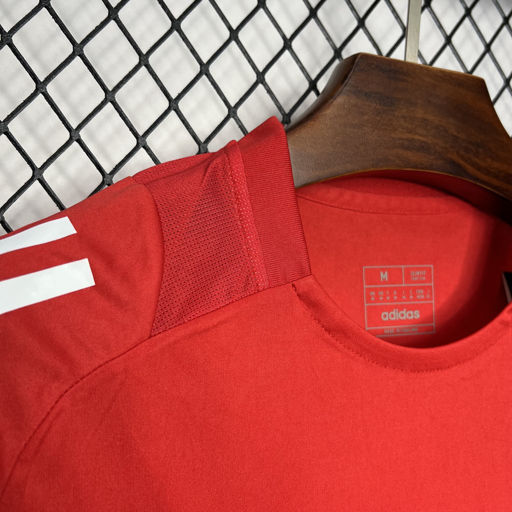 2024/2025 Manchester United Red Pre-match training Jersey 1:1 Thai Quality
