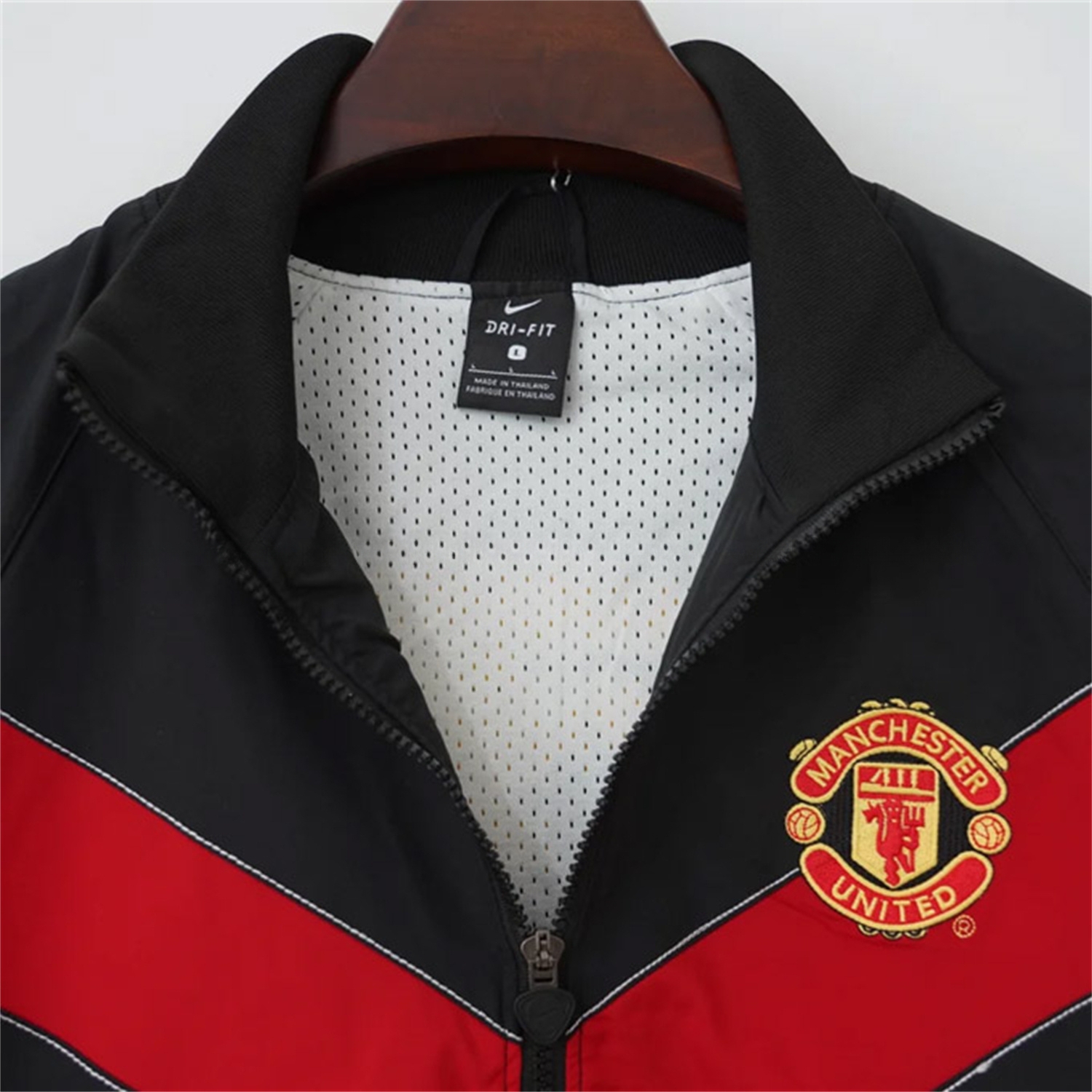 Retro Manchester United 2006-07 Windbreaker Jacket - Black Red - UnitedFutballJersey