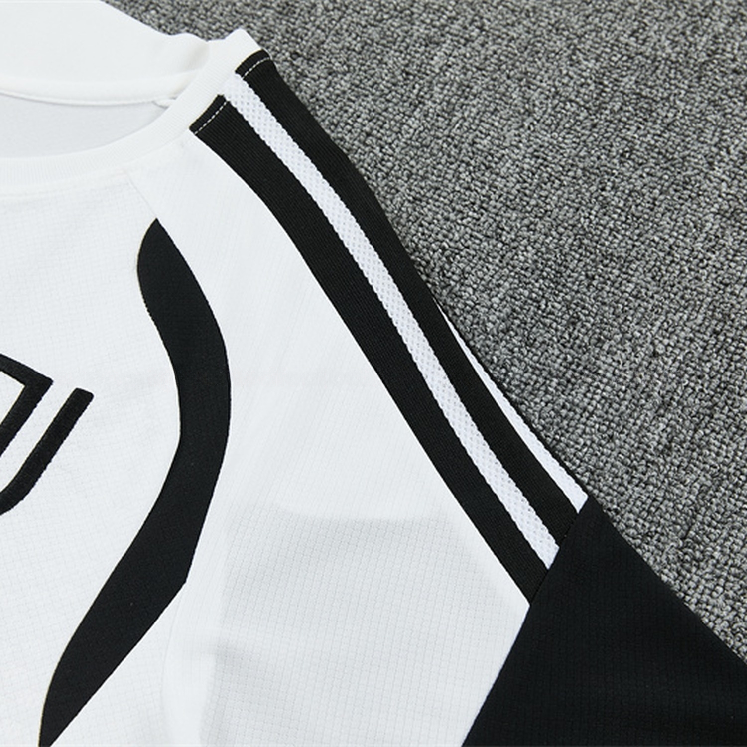 Juventus 26-27 Kids Short-Sleeve Training Set - White Top & Black Shorts - UnitedFutballJersey