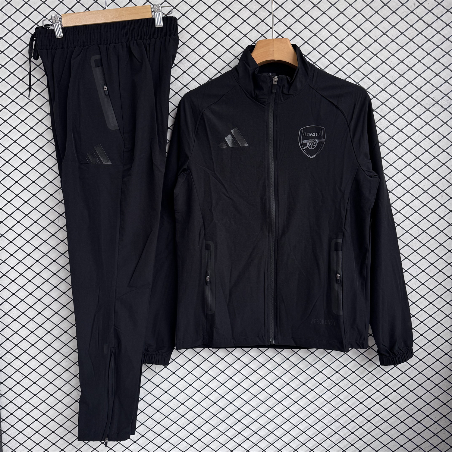 Arsenal 25-26 Windbreaker Training Set - Pure Black Top and Pants - UnitedFutballJersey