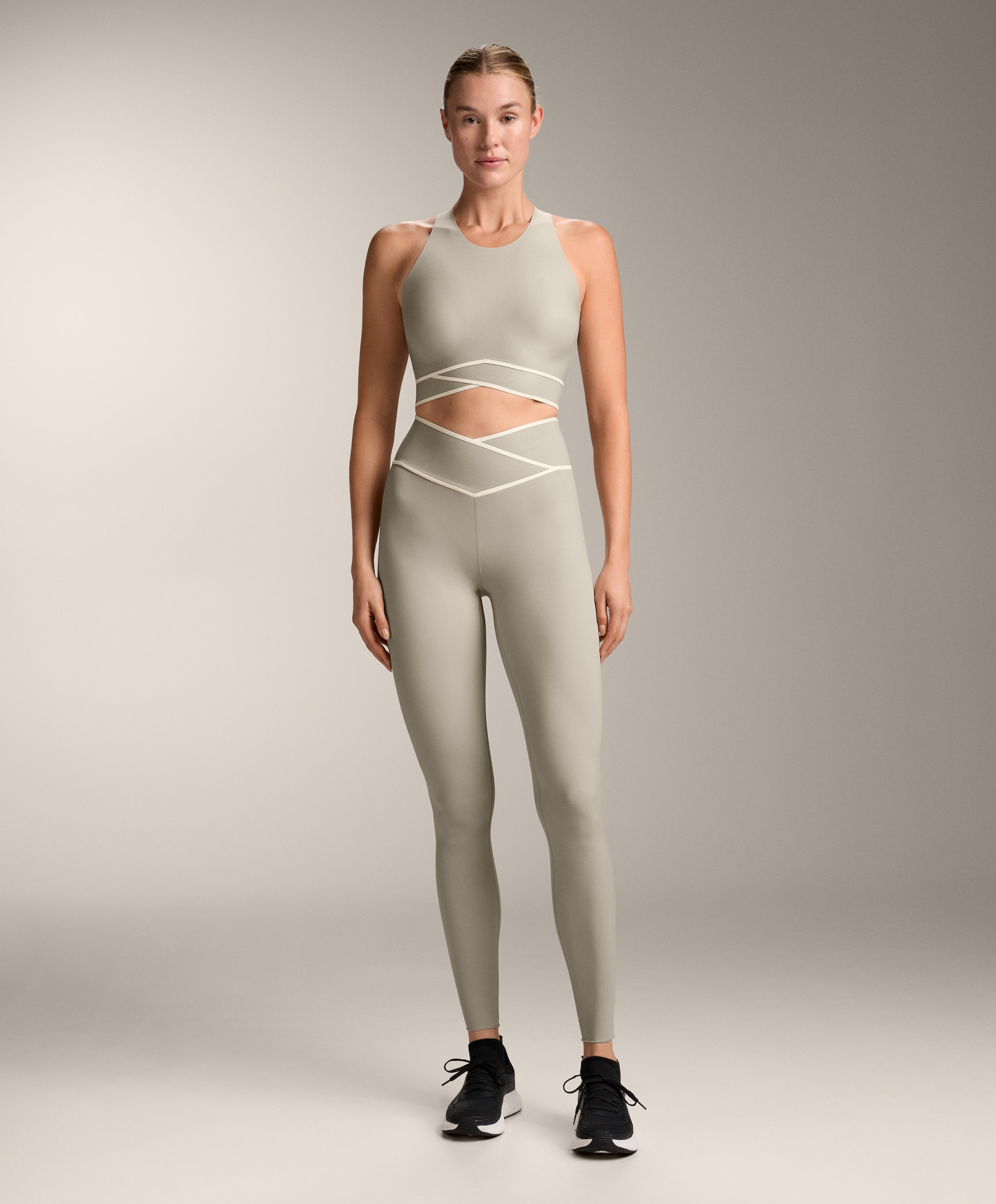 Perfect-adapt ankle-length leggings with crossover V-cut waist