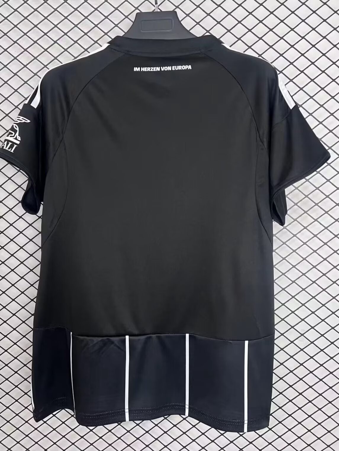 2025/2026 Frankfurt Champions League Home Football Jersey 1:1 Thai quality