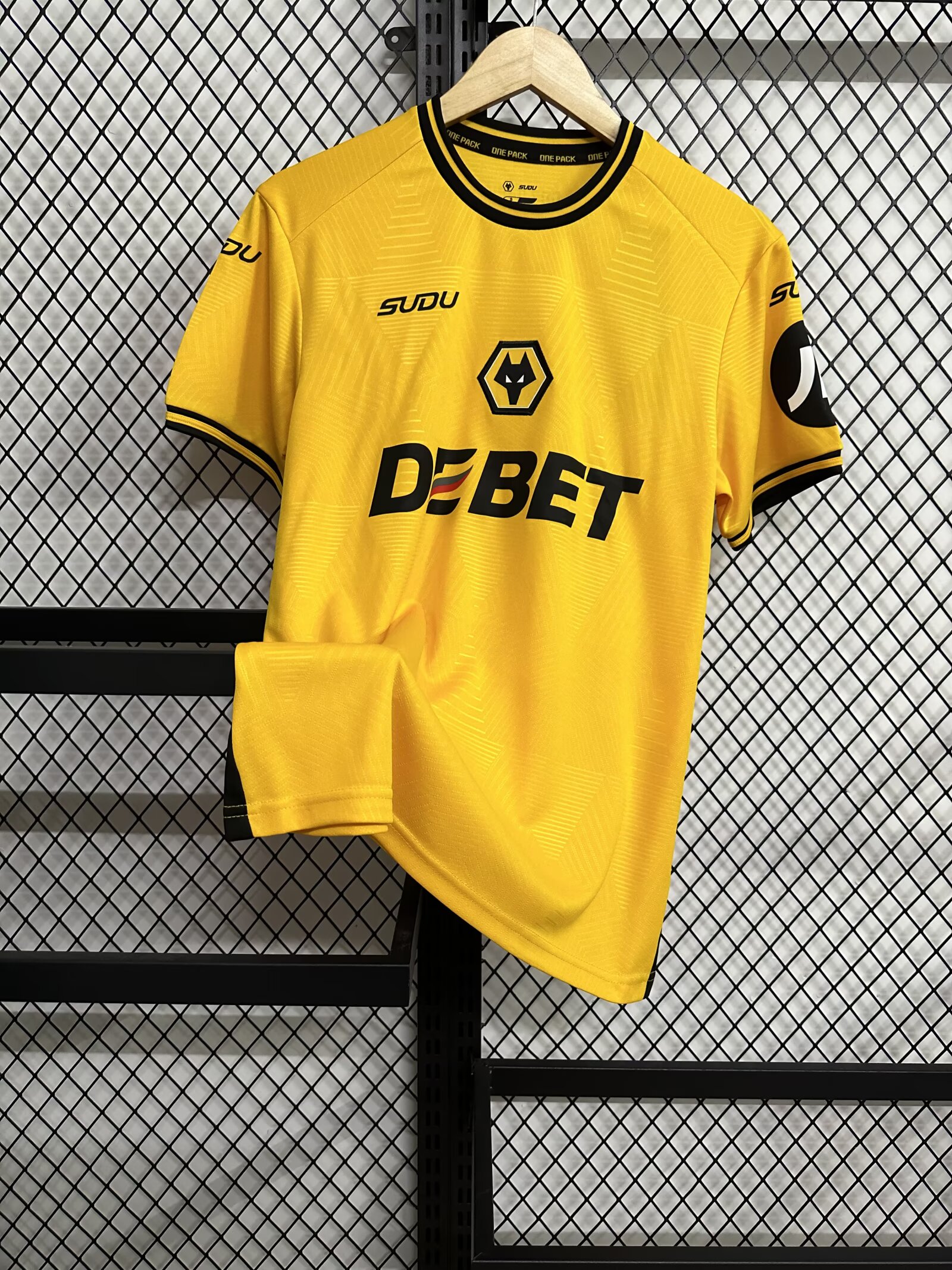 2024/2025 Wolverhampton Wanderers Home Football Shirt 1:1 Thai Quality