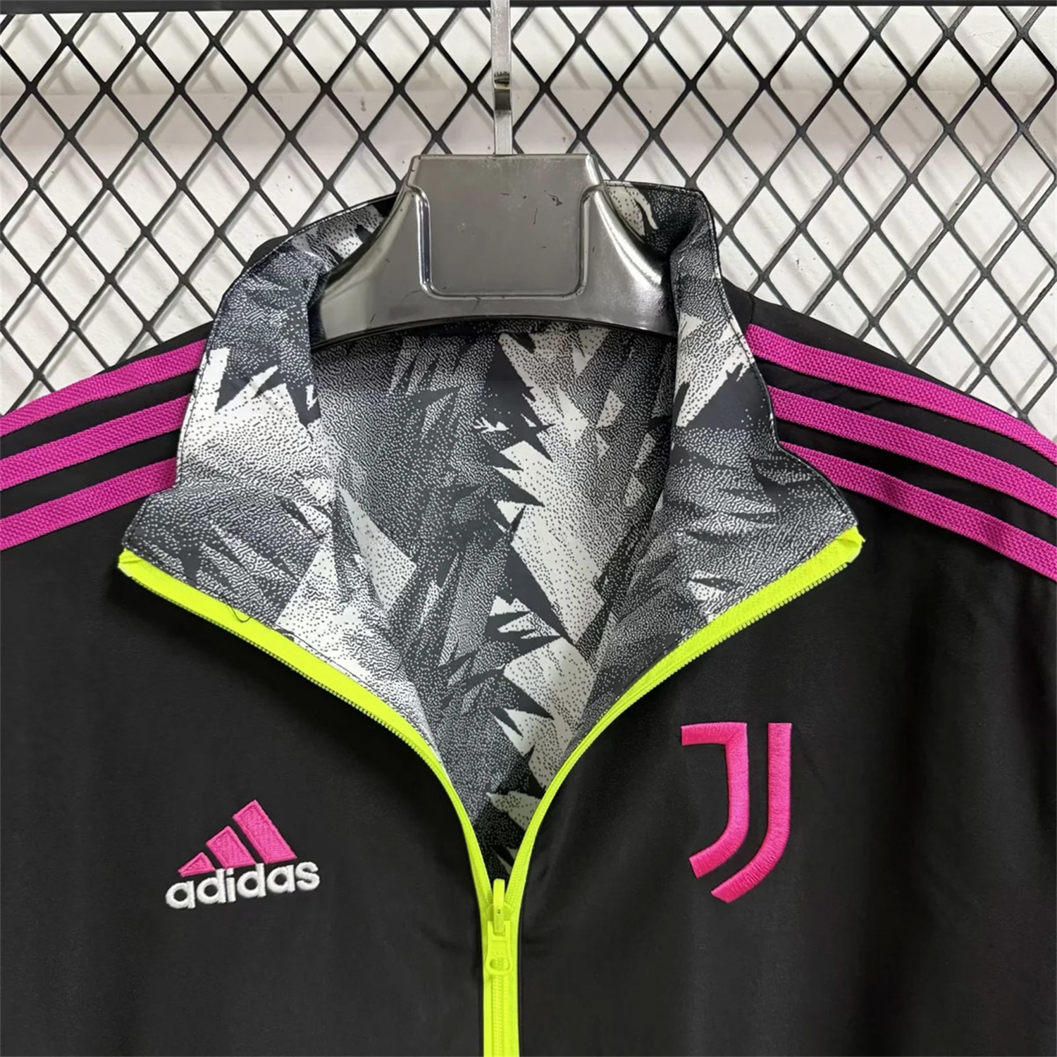 Juventus 25-26 Double Sided Reversible Windbreaker - Black & Grey - UnitedFutballJersey