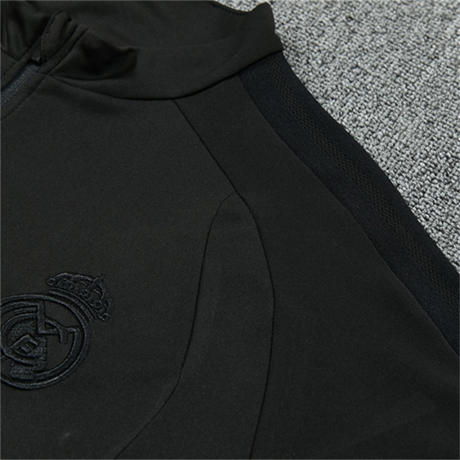 Real Madrid 26-27 Kids Long Sleeves Training Set - Pure Black Top And Pants - UnitedFutballJersey