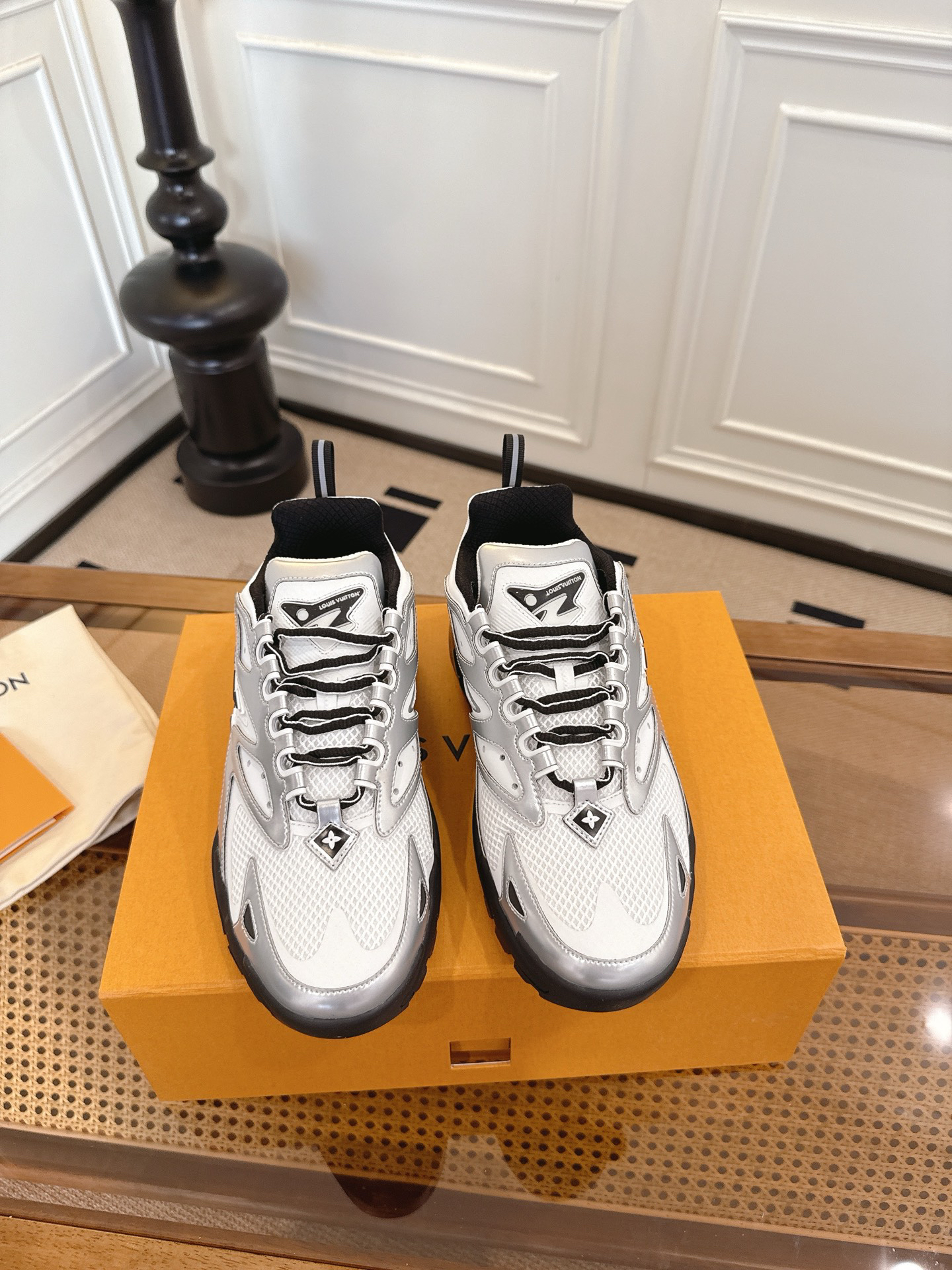 Trendy LV Monogram Sneakers