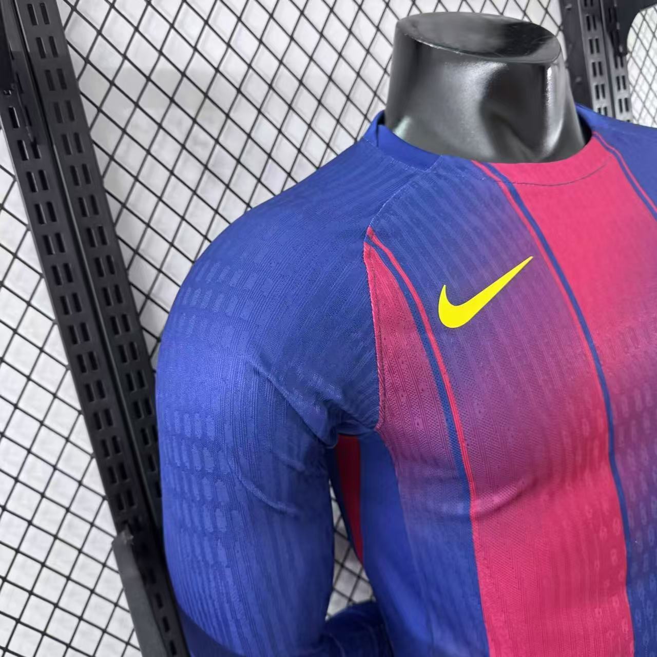 2025/2026 Long Sleeve Player Version Barcelona Home No Ads Football Jersey 1:1 Thai Quality