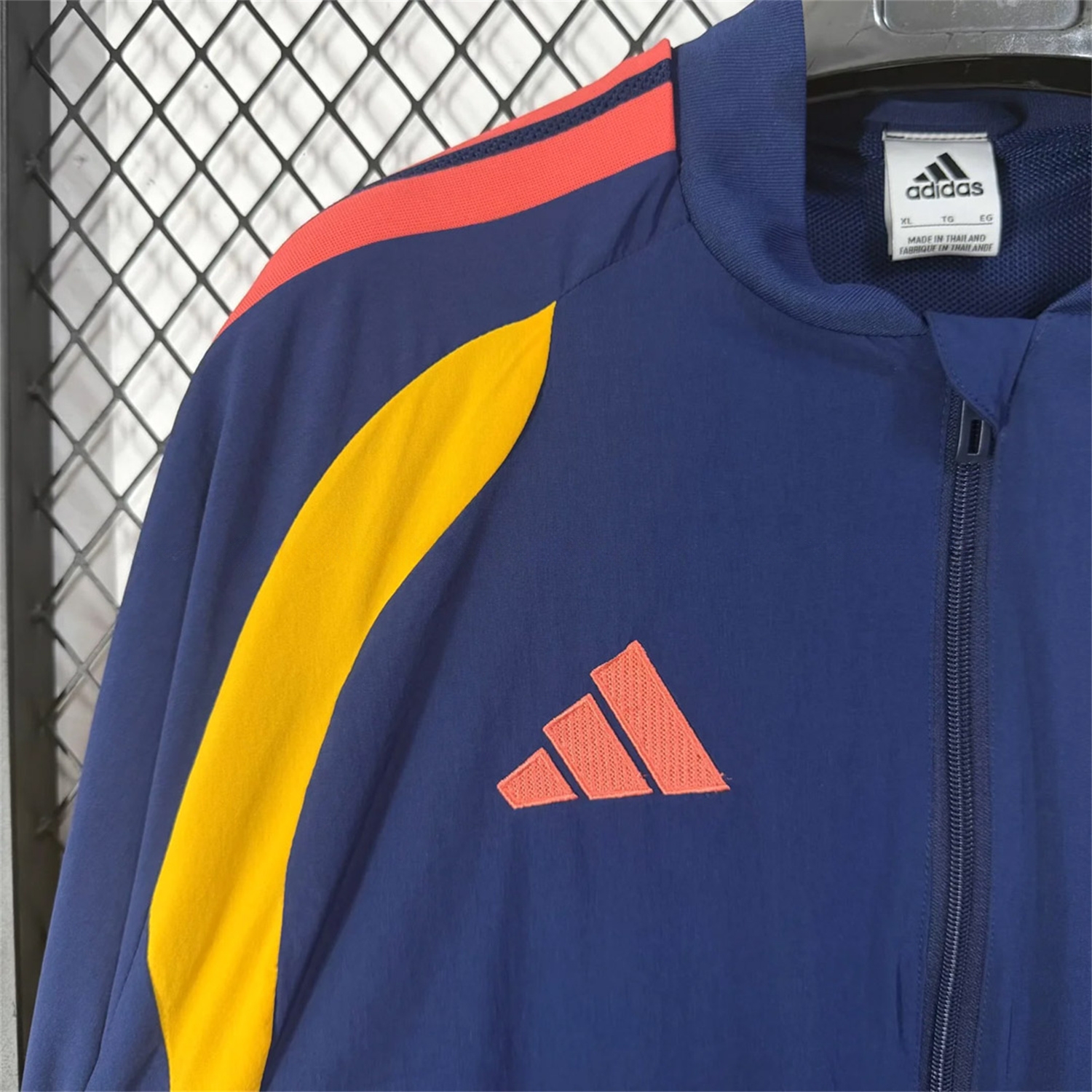 Colombia 2026 Retro Style Windbreaker Jacket - Dark Blue With Yellow Stripes - UnitedFutballJersey