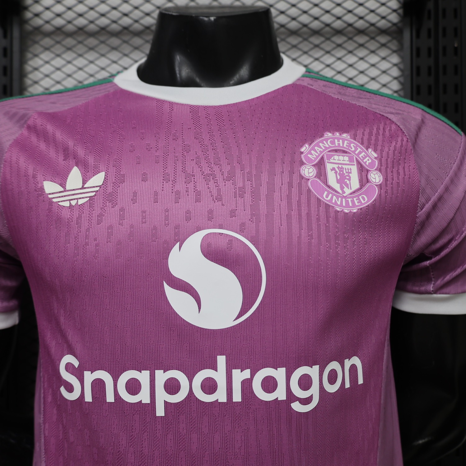 Manchester United 26-27 Terrace Icon Retro Casual Style Pink Jersey - Player Version - UnitedFutballJersey
