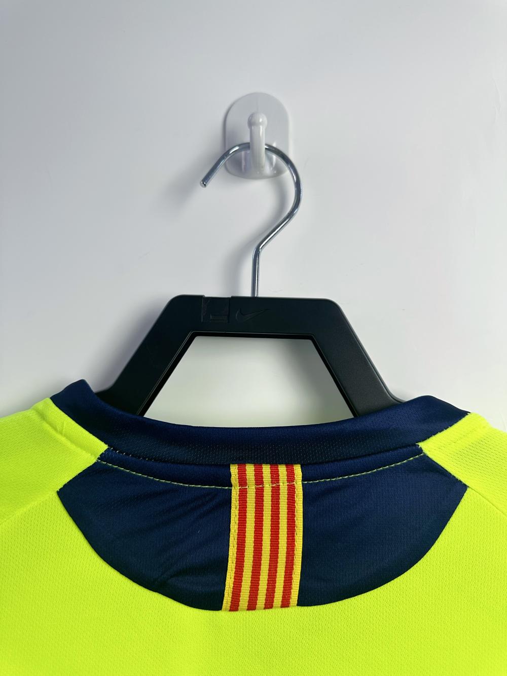 2005/2006 Retro Barcelona Away Football Jersey Long Sleeve 1:1 Thai Quality