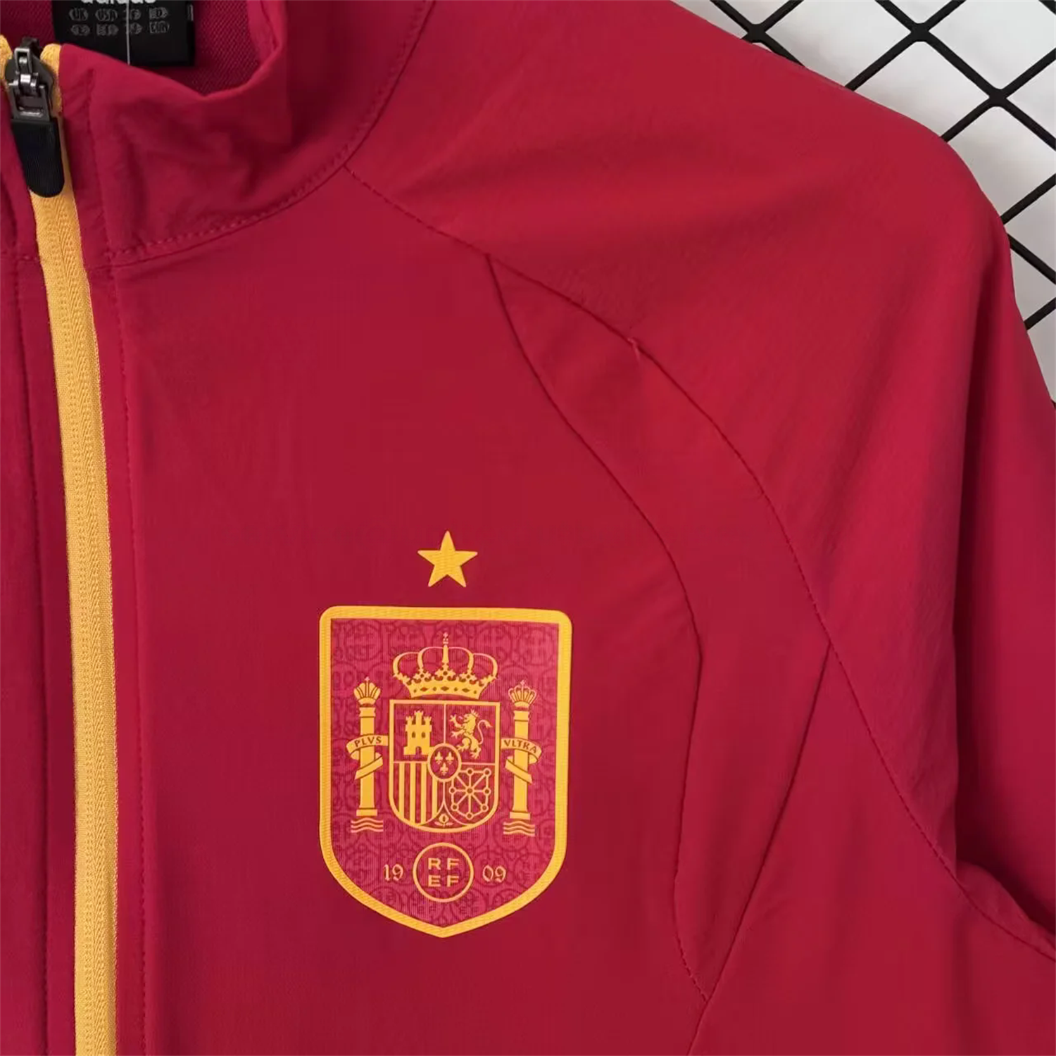 Spain 2026 Windbreaker Training Set - Red Top and Black Pants - UnitedFutballJersey