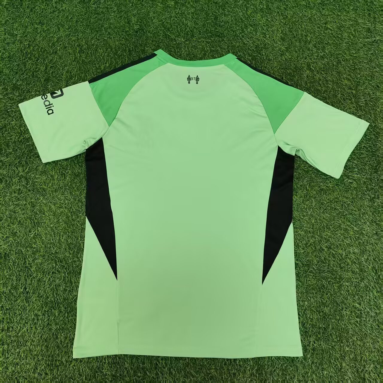 2025/2026 Liverpool Goalkeeper Green Football Jersey 1:1 Thai quality