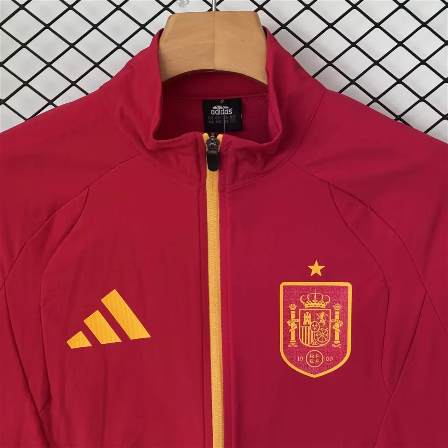Spain 2026 Windbreaker Training Set - Red Top and Black Pants - UnitedFutballJersey