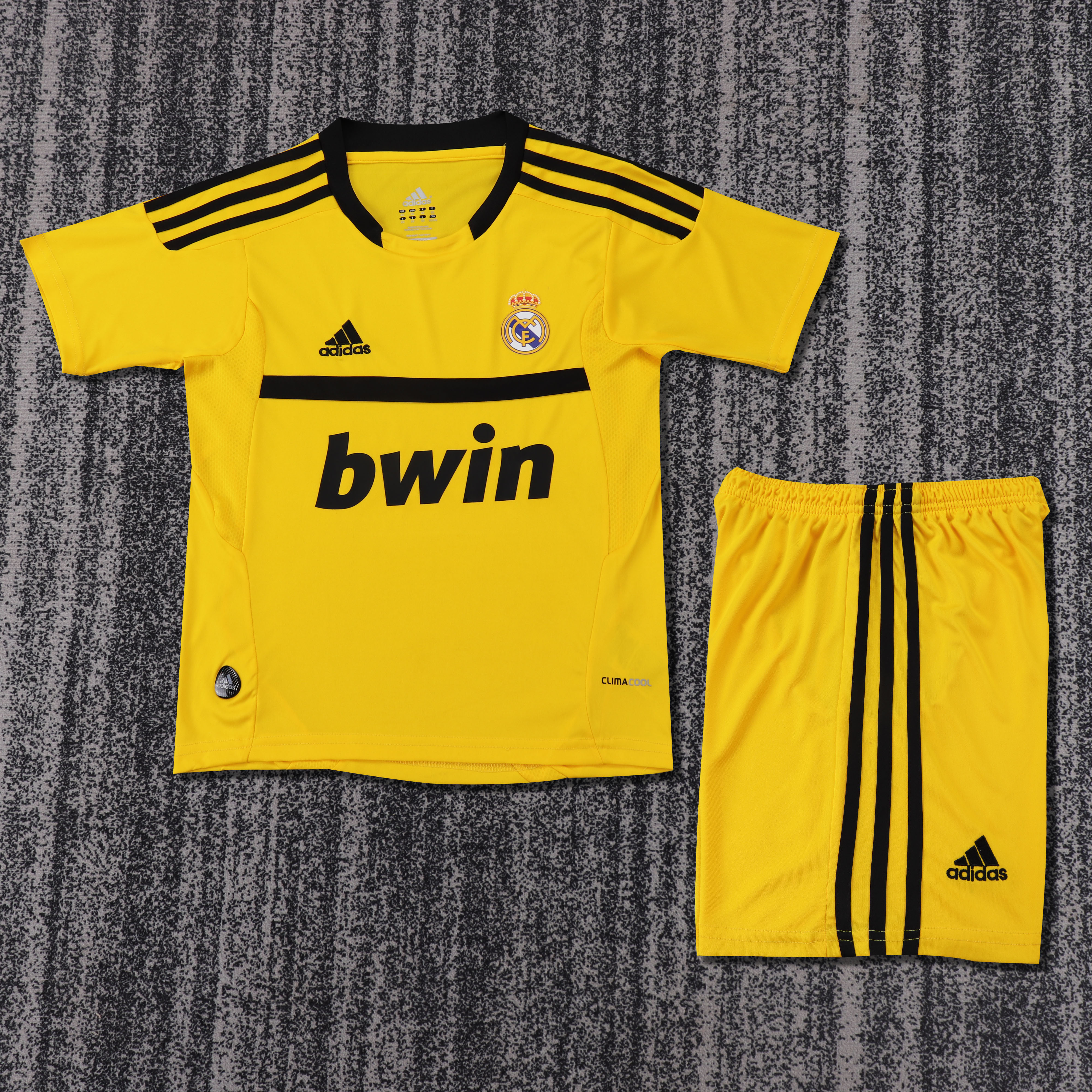 2011-2012 Retro Real Madrid Goalkeeper Football Shirt 1:1 Thai Quality Kids Size