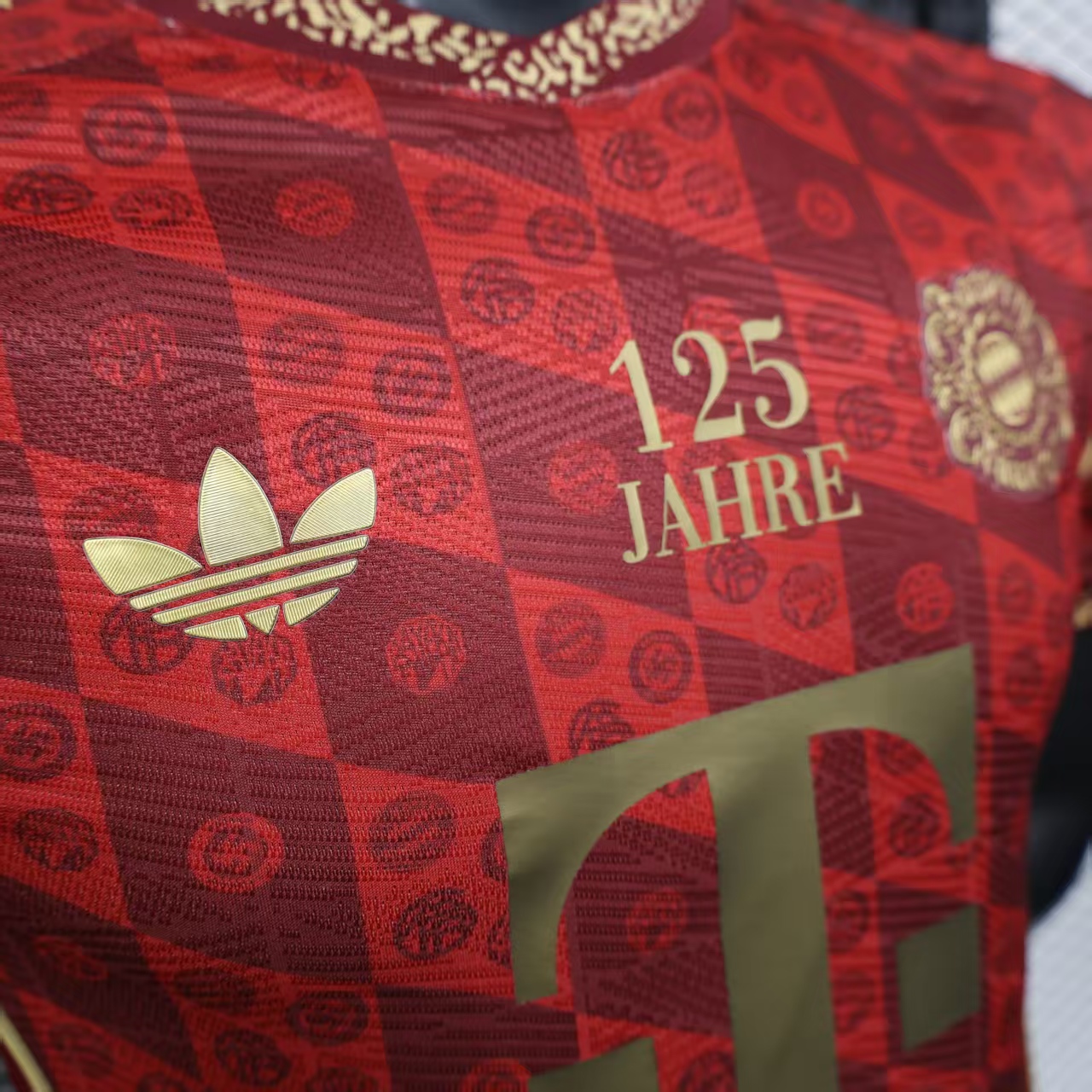 2025/2026 Player Version Bayern Munich Oktoberfest Football Jersey 1:1 Thai Quality