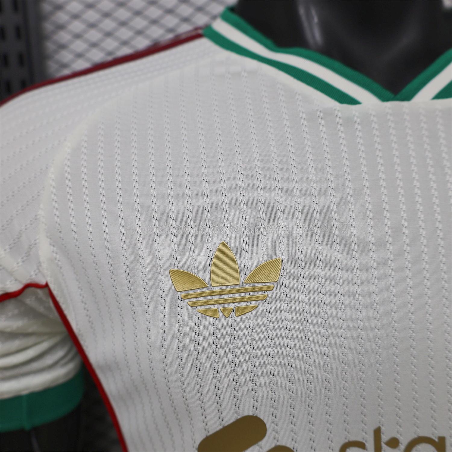 Liver.pool 25-26 Gold Lines Retro Casual Style White Jersey - Player Version - UnitedFutballJersey