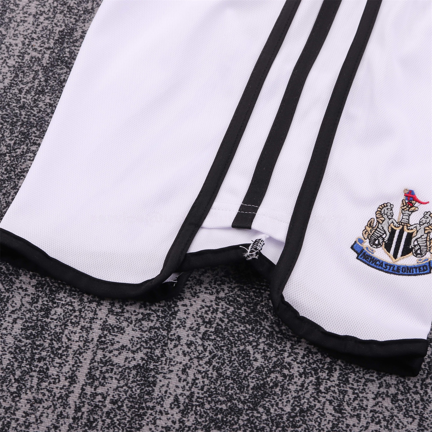 Retro Newcastle United 2000-01 Away Kids Kit - UnitedFutballJersey