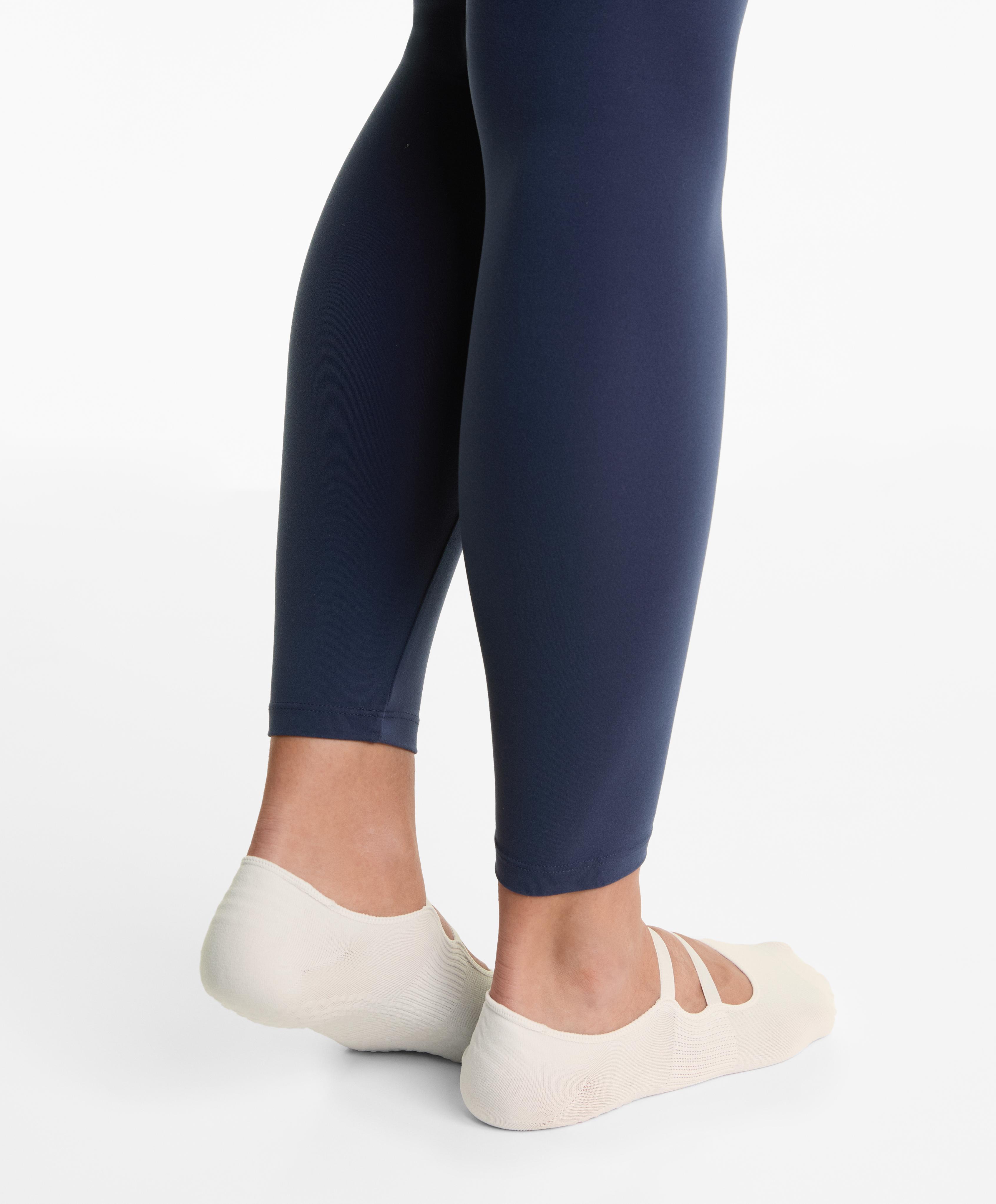 2 pairs of polyamide blend yoga and pilates socks with parallel straps