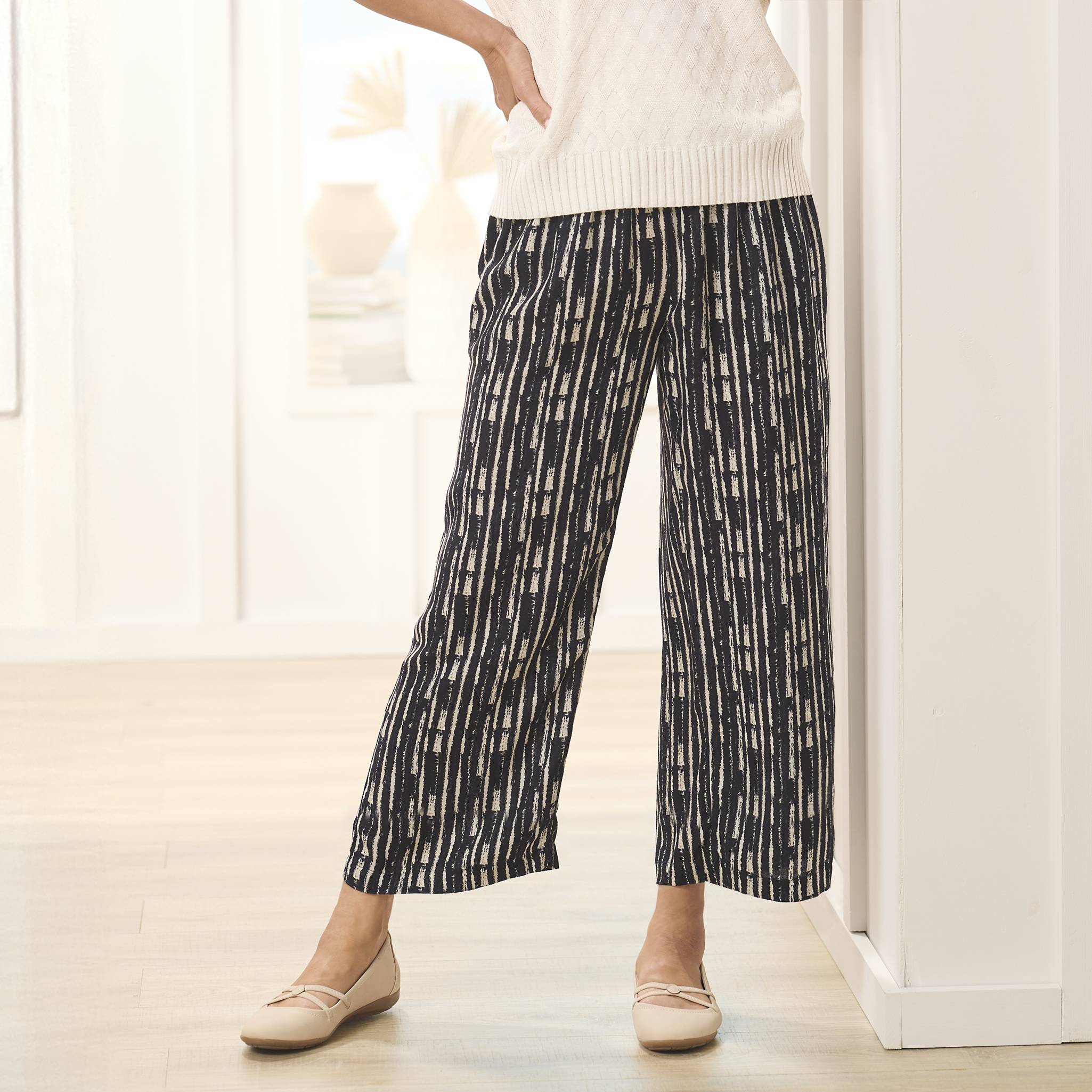 Broken Stripe Crepe Cropped Pants, Elastic Waist, Side Pockets - Northstyle Catalog