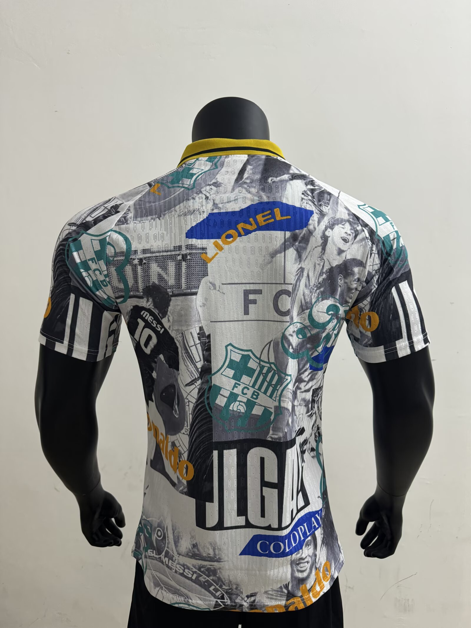 2025/2026 Player Version Barcelona Ronaldinho Co-branded version Football Jersey 1:1 Thai quality