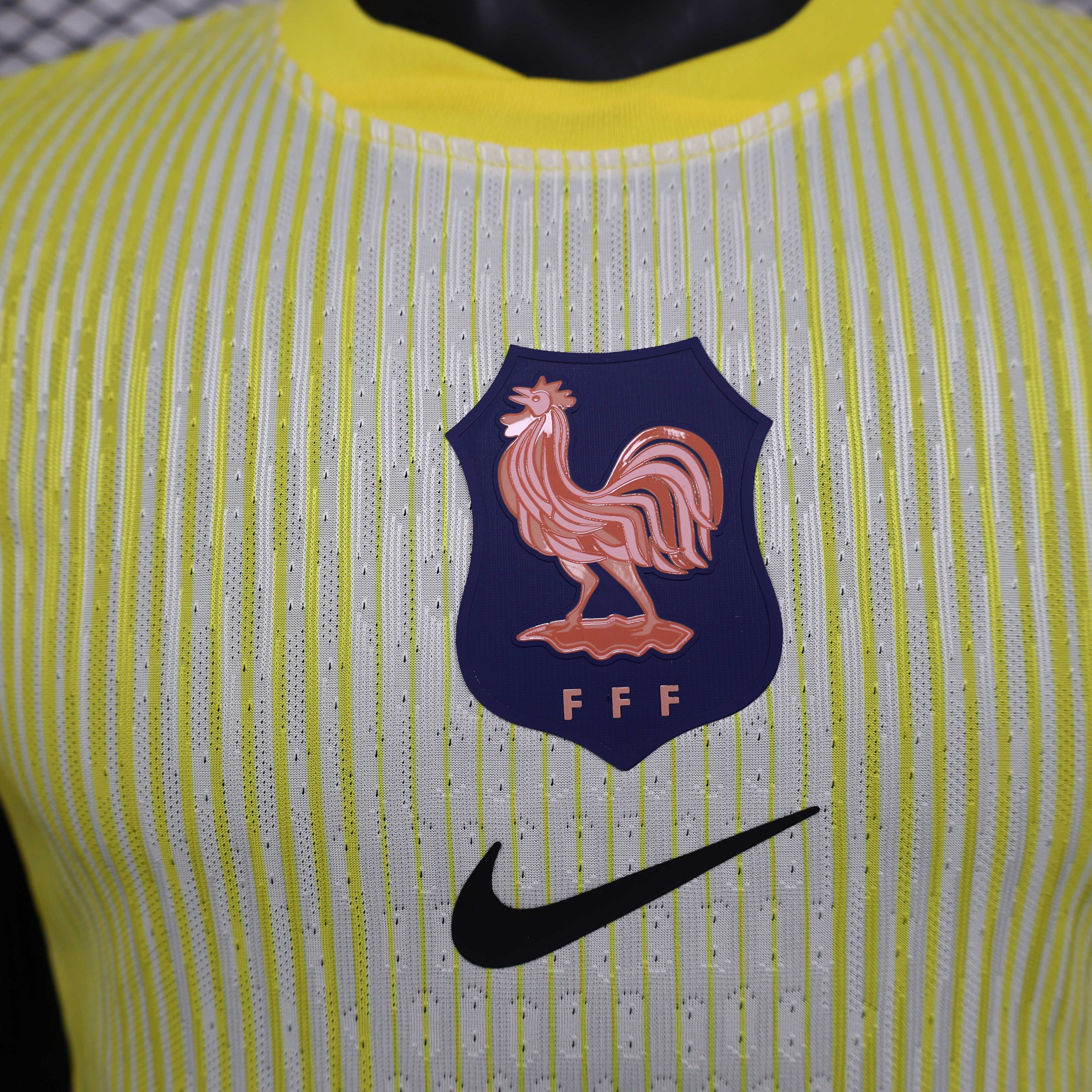 2025-2026 Player Version France Goalkeeper Soccer Jersey 1:1 Thai Quality