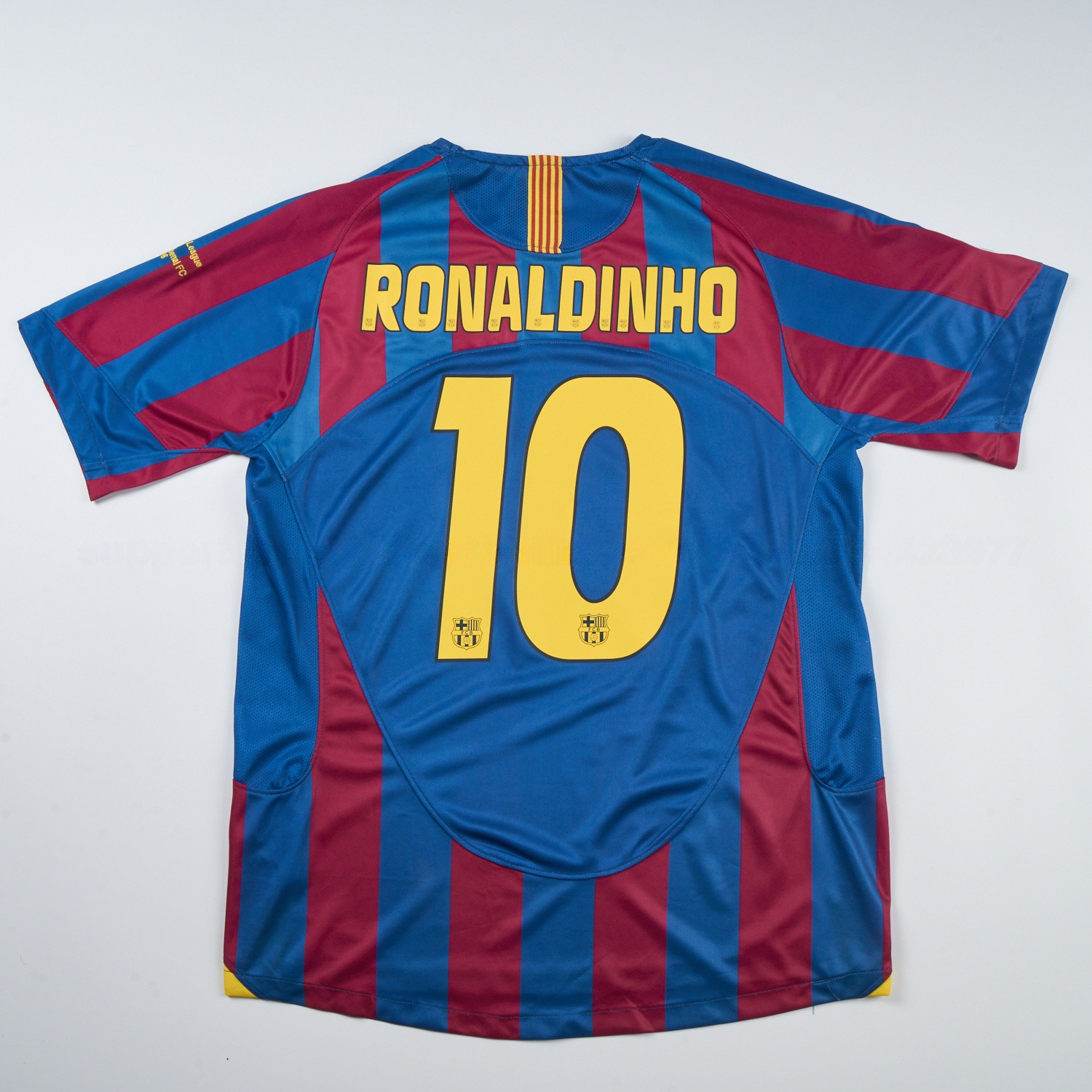 Retro Barcelona 05-06 Home Jersey - UnitedFutballJersey