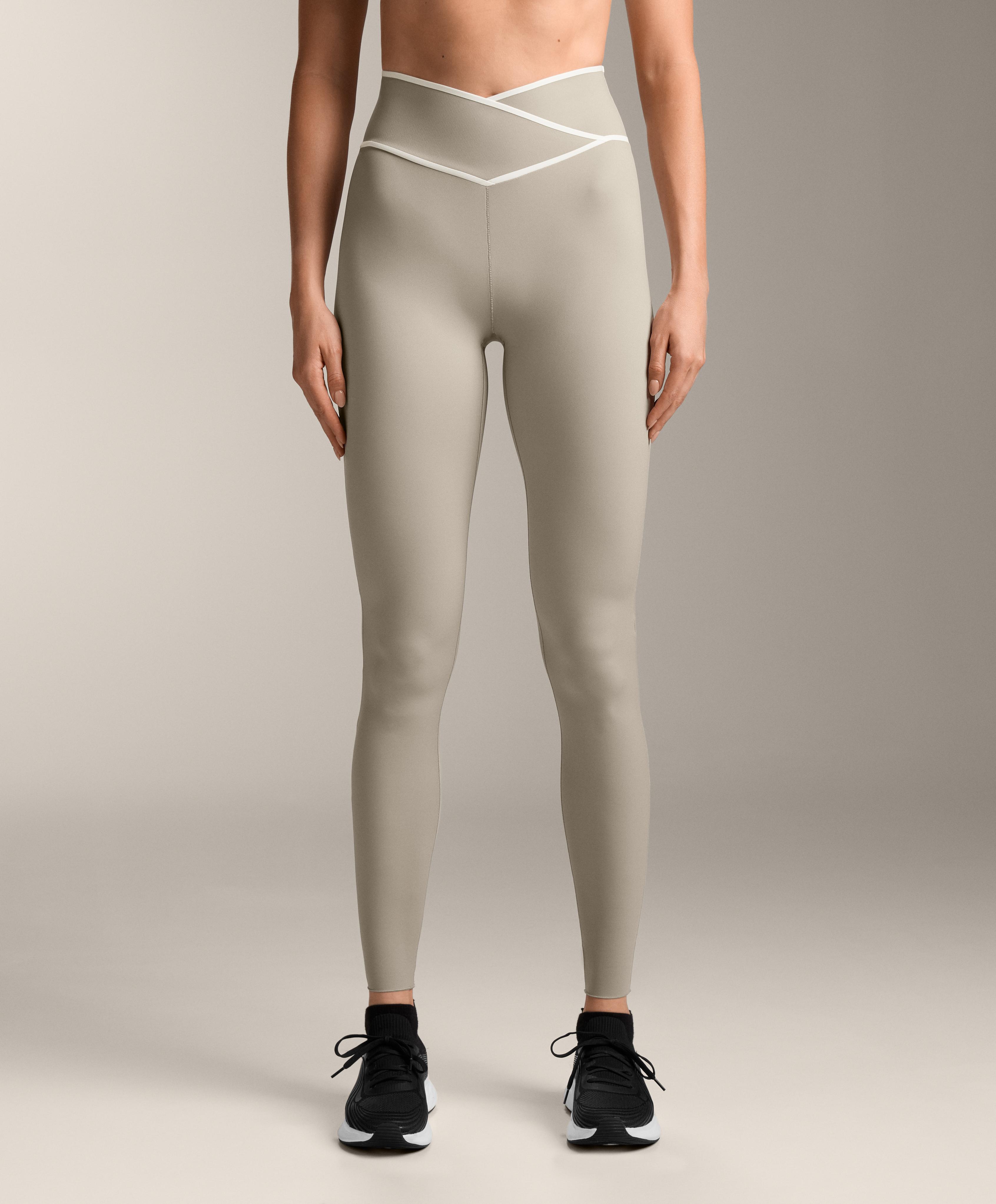 Perfect-adapt ankle-length leggings with crossover V-cut waist